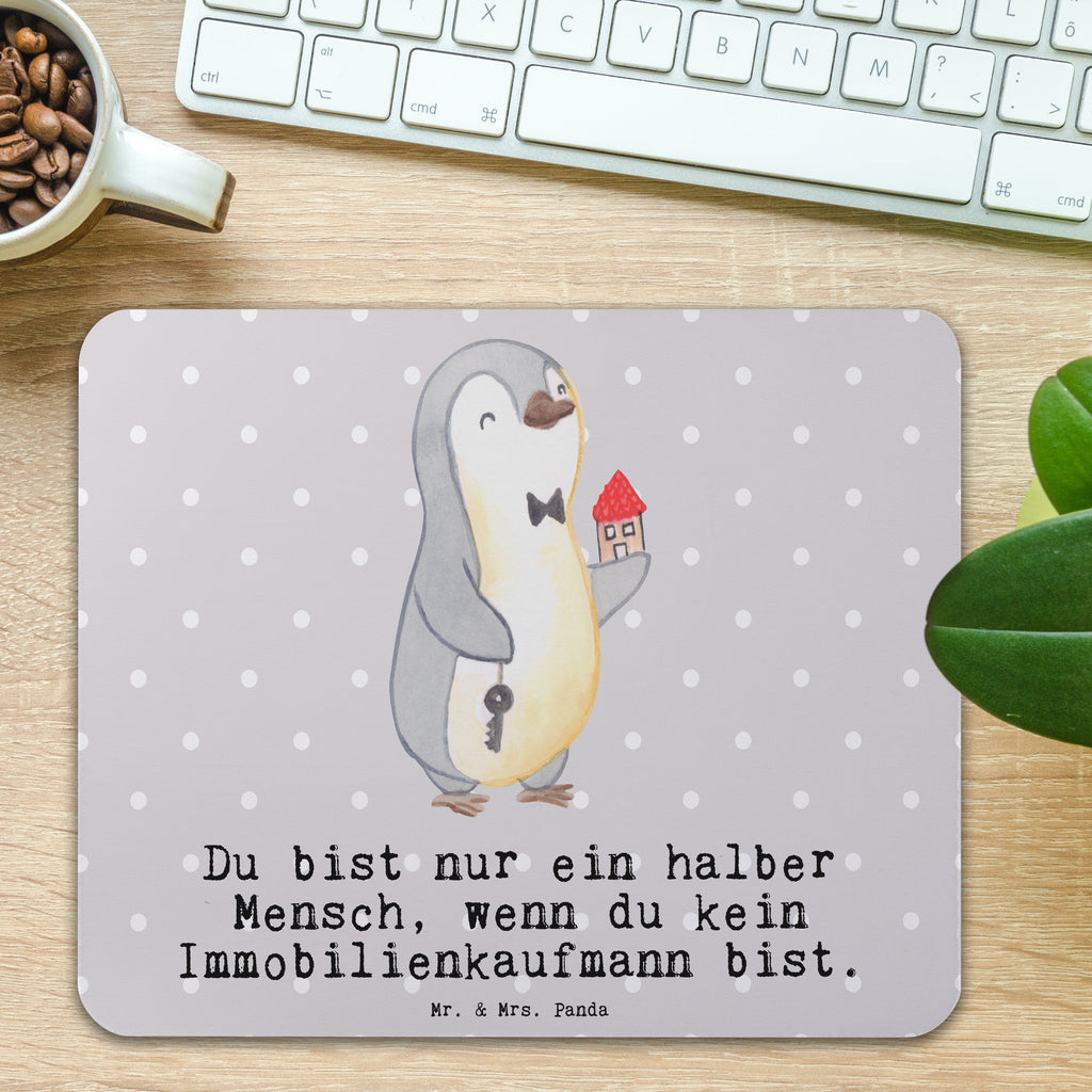 Mauspad Immobilienkaufmann mit Herz Mousepad, Computer zubehör, Büroausstattung, PC Zubehör, Arbeitszimmer, Mauspad, Einzigartiges Mauspad, Designer Mauspad, Mausunterlage, Mauspad Büro, Beruf, Ausbildung, Jubiläum, Abschied, Rente, Kollege, Kollegin, Geschenk, Schenken, Arbeitskollege, Mitarbeiter, Firma, Danke, Dankeschön, Immobilienmakler, Immobilienhändler, Immobilienkaufmann, Immobilienbüro