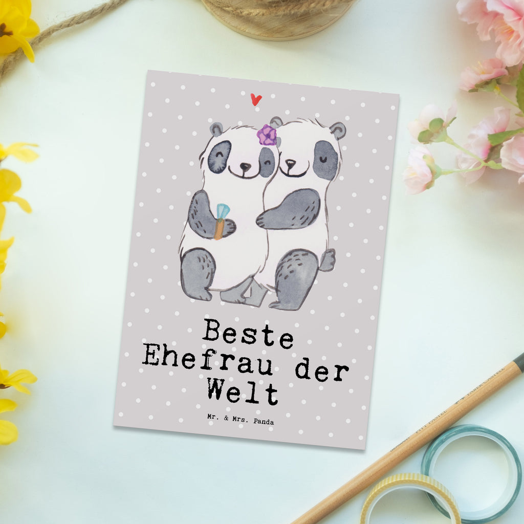 Postkarte Panda Beste Ehefrau der Welt Postkarte, Karte, Geschenkkarte, Grußkarte, Einladung, Ansichtskarte, Geburtstagskarte, Einladungskarte, Dankeskarte, Ansichtskarten, Einladung Geburtstag, Einladungskarten Geburtstag, für, Dankeschön, Geschenk, Schenken, Geburtstag, Geburtstagsgeschenk, Geschenkidee, Danke, Bedanken, Mitbringsel, Freude machen, Geschenktipp, Ehefrau, Beste, Frau, Partnerin, Freundin, Traumfrau, Hochzeit, Liebling, Ehepartner, Ehe, Gattin, Lebensgefährtin, Braut, Kleinigkeit