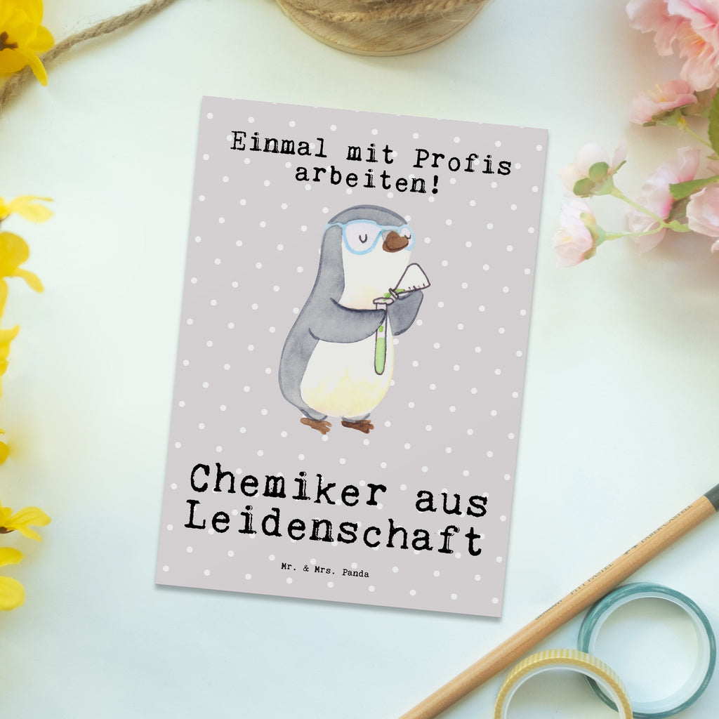 Postkarte Chemiker aus Leidenschaft Postkarte, Karte, Geschenkkarte, Grußkarte, Einladung, Ansichtskarte, Geburtstagskarte, Einladungskarte, Dankeskarte, Ansichtskarten, Einladung Geburtstag, Einladungskarten Geburtstag, Beruf, Ausbildung, Jubiläum, Abschied, Rente, Kollege, Kollegin, Geschenk, Schenken, Arbeitskollege, Mitarbeiter, Firma, Danke, Dankeschön, Chemiker, Chemielaborant, Naturwissenschaftler, Labor, Studium, Forschung, Wissenschaftler