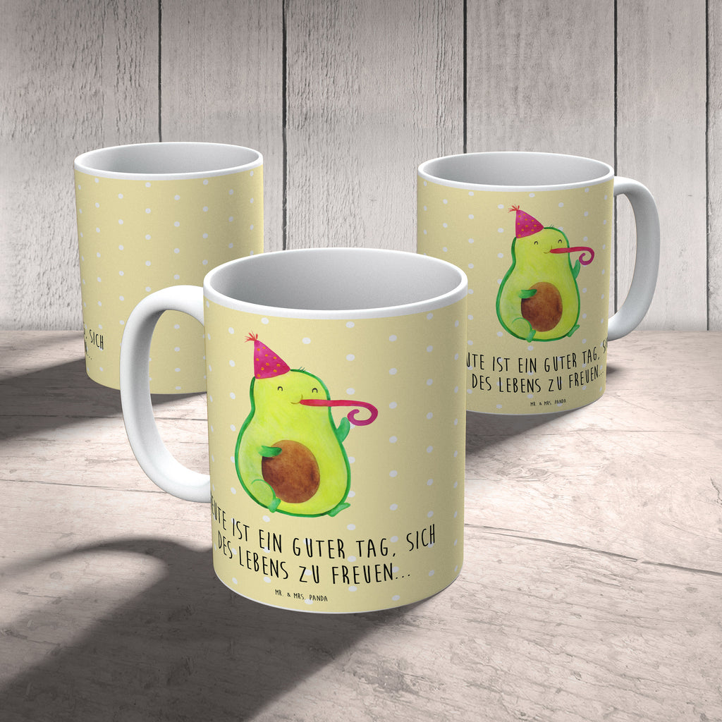 Tasse Avocado Feier Tasse, Kaffeetasse, Teetasse, Becher, Kaffeebecher, Teebecher, Keramiktasse, Porzellantasse, Büro Tasse, Geschenk Tasse, Tasse Sprüche, Tasse Motive, Kaffeetassen, Tasse bedrucken, Designer Tasse, Cappuccino Tassen, Schöne Teetassen, Avocado, Veggie, Vegan, Gesund, Party, Feierlichkeit, Feier, Fete, Geburtstag, Gute Laune, Tröte