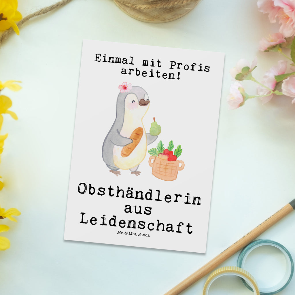 Postkarte Obsthändlerin aus Leidenschaft Postkarte, Karte, Geschenkkarte, Grußkarte, Einladung, Ansichtskarte, Geburtstagskarte, Einladungskarte, Dankeskarte, Ansichtskarten, Einladung Geburtstag, Einladungskarten Geburtstag, Beruf, Ausbildung, Jubiläum, Abschied, Rente, Kollege, Kollegin, Geschenk, Schenken, Arbeitskollege, Mitarbeiter, Firma, Danke, Dankeschön, Obsthändlerin, Obstverkäuferin, Wochenmarkthändlerin, Obstbäuerin, Obst- und Gemüsehändlerin, Obstplantage