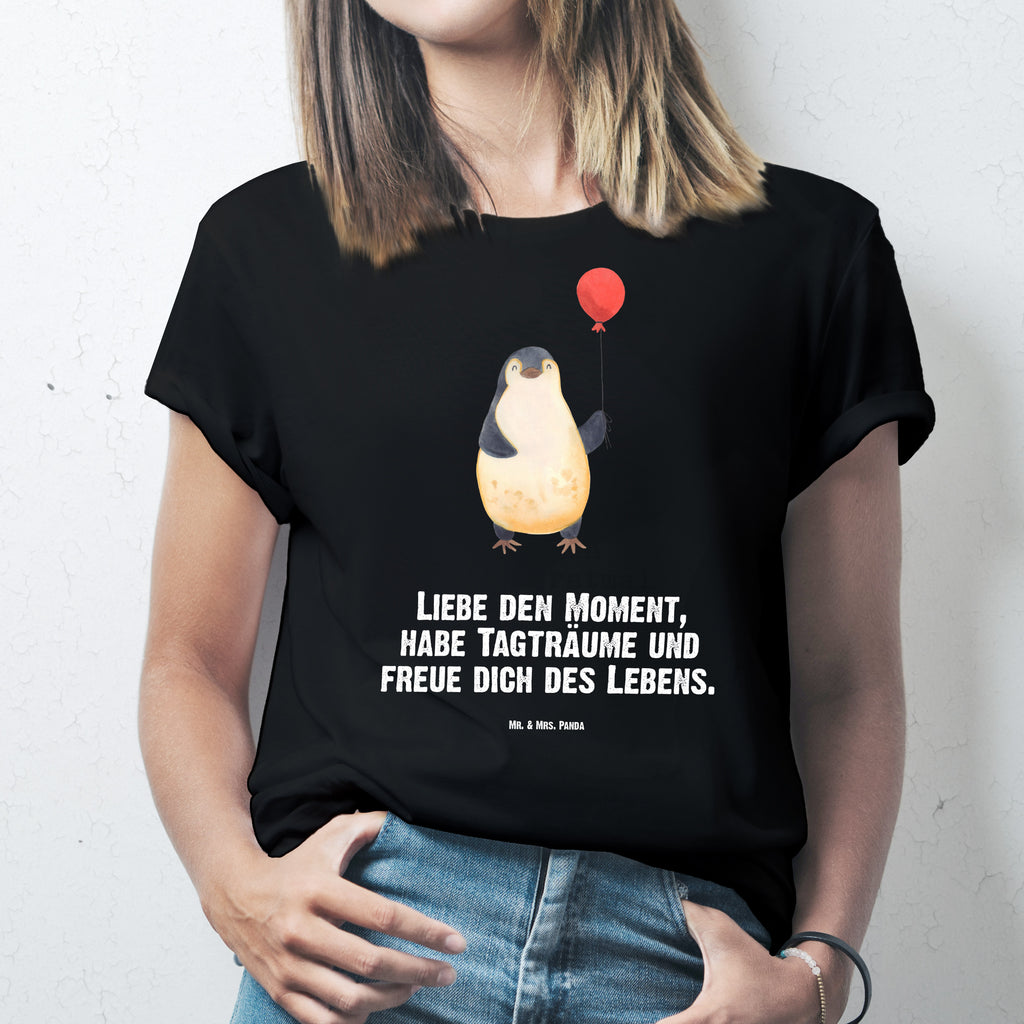 T-Shirt Standard Pinguin Luftballon T-Shirt, Shirt, Tshirt, Lustiges T-Shirt, T-Shirt mit Spruch, Party, Junggesellenabschied, Jubiläum, Geburstag, Herrn, Damen, Männer, Frauen, Schlafshirt, Nachthemd, Sprüche, Pinguin, Pinguine, Luftballon, Tagträume, Lebenslust, Geschenk Freundin, Geschenkidee, beste Freundin, Motivation, Neustart, neues Leben, Liebe, Glück