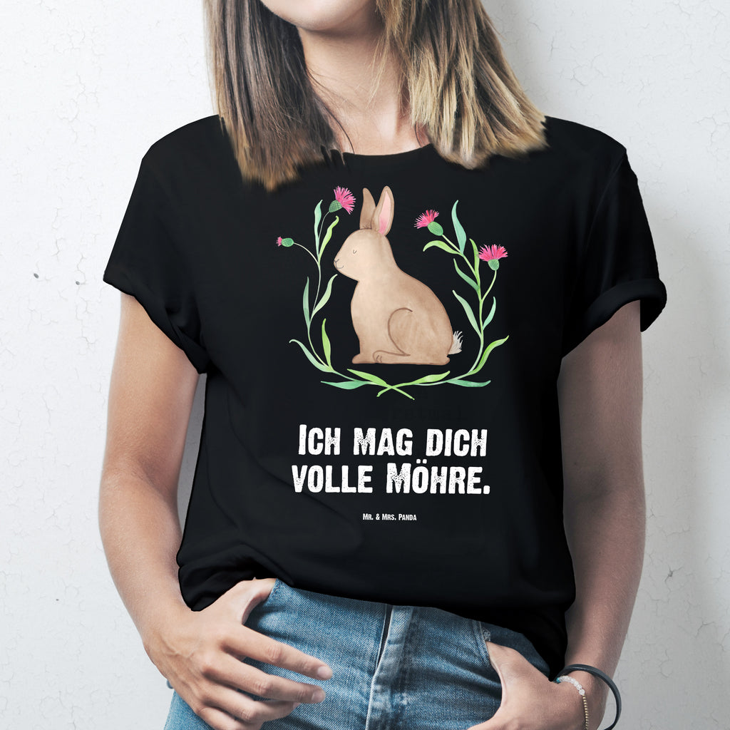 T-Shirt Standard Hase sitzend T-Shirt, Shirt, Tshirt, Lustiges T-Shirt, T-Shirt mit Spruch, Party, Junggesellenabschied, Jubiläum, Geburstag, Herrn, Damen, Männer, Frauen, Schlafshirt, Nachthemd, Sprüche, Ostern, Osterhase, Ostergeschenke, Osternest, Osterdeko, Geschenke zu Ostern, Ostern Geschenk, Ostergeschenke Kinder, Ostern Kinder, Frohe Ostern, Ostergrüße, Osterblume, Liebe, Grüße, Hase, Kaninchen