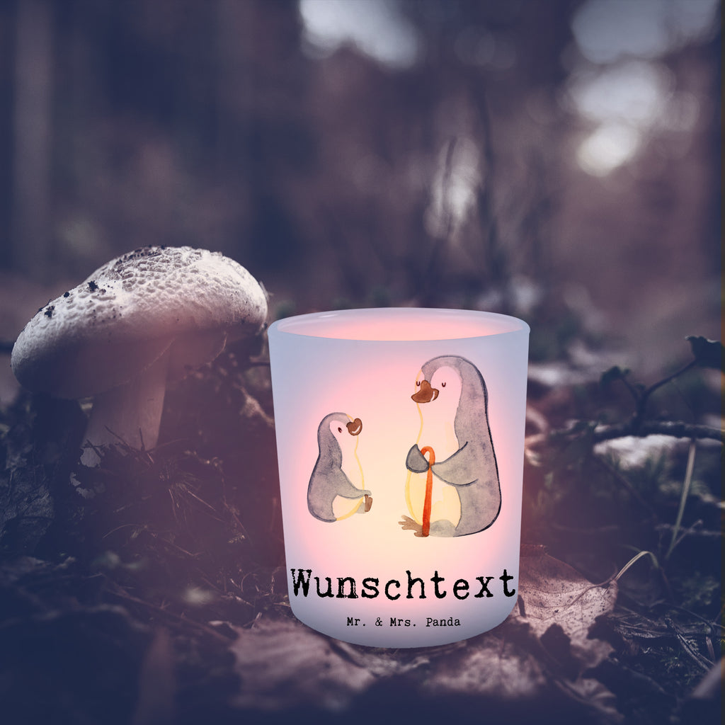 Personalisiertes Windlicht Pinguin Bester Opa der Welt Personalisiertes Windlicht, Personalisiertes Windlicht Glas, Personalisiertes Teelichtglas, Personalisierter Teelichthalter, Personalisiertes Kerzenglas, Personalisierte Kerze, Personalisiertes Teelicht, Windlicht mit Namen, Windlicht Glas mit Namen, Teelichtglas mit Namen, Teelichthalter mit Namen, Teelichter mit Namen, Kerzenglas mit Namen, Kerze mit Namen, Teelicht mit Namen, Namenspersonalisierung, Name, selbst gestalten, Wunschtext, Bedrucken, für, Dankeschön, Geschenk, Schenken, Geburtstag, Geburtstagsgeschenk, Geschenkidee, Danke, Bedanken, Mitbringsel, Freude machen, Geschenktipp, Großvater, Grossvater, Opa, Opi. Großpapa, Großeltern, Enkel, Enkelin, Enkelkind, Kleinigkeit, Oppa, Oppi, Bester