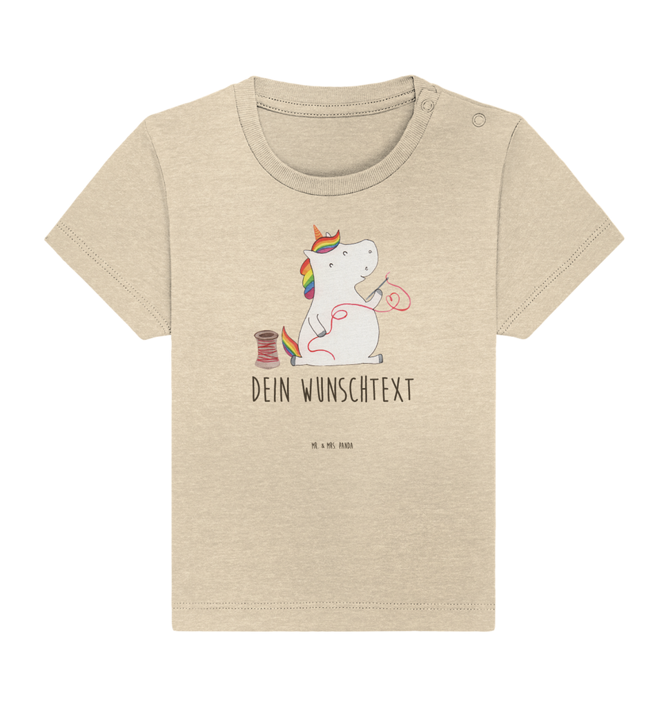 Personalisiertes Baby Shirt Einhorn Näherin Personalisiertes Baby T-Shirt, Personalisiertes Jungen Baby T-Shirt, Personalisiertes Mädchen Baby T-Shirt, Personalisiertes Shirt, Einhorn, Einhörner, Einhorn Deko, Pegasus, Unicorn, Näherin, nähen, Mädchen, Freundin, Häkeln, Stricken, basteln, Nähzimmer