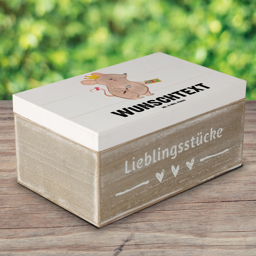 Personalisierte Holzkiste Maskenbildnerin Herz Holzkiste mit Namen, Kiste mit Namen, Schatzkiste mit Namen, Truhe mit Namen, Schatulle mit Namen, Erinnerungsbox mit Namen, Erinnerungskiste, mit Namen, Dekokiste mit Namen, Aufbewahrungsbox mit Namen, Holzkiste Personalisiert, Kiste Personalisiert, Schatzkiste Personalisiert, Truhe Personalisiert, Schatulle Personalisiert, Erinnerungsbox Personalisiert, Erinnerungskiste Personalisiert, Dekokiste Personalisiert, Aufbewahrungsbox Personalisiert, Geschenkbox personalisiert, GEschenkdose personalisiert, Beruf, Ausbildung, Jubiläum, Abschied, Rente, Kollege, Kollegin, Geschenk, Schenken, Arbeitskollege, Mitarbeiter, Firma, Danke, Dankeschön, Kosmetikerin, Make Up Artist, Maskenbildnerin, Visagistin, Beauty Salon, Kosmetikstudio, Eröffnung