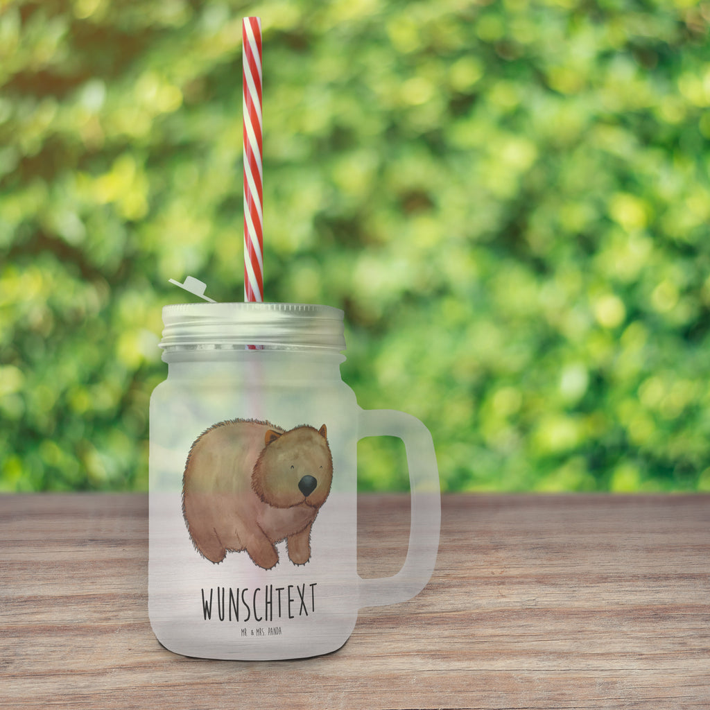 Personalisiertes Trinkglas Mason Jar Wombat Personalisiertes Mason Jar, Personalisiertes Glas, Personalisiertes Trinkglas, Personalisiertes Henkelglas, Personalisiertes Sommerglas, Personalisiertes Einmachglas, Personalisiertes Cocktailglas, Personalisiertes Cocktail-Glas, mit Namen, Wunschtext, Wunschnamen, Mason Jar selbst bedrucken, Wunschglas mit Namen, Bedrucktes Trinkglas, Geschenk mit Namen, Tiermotive, Gute Laune, lustige Sprüche, Tiere, Wombat, Das Leben ist schön, Motivation, Spruch, Australien