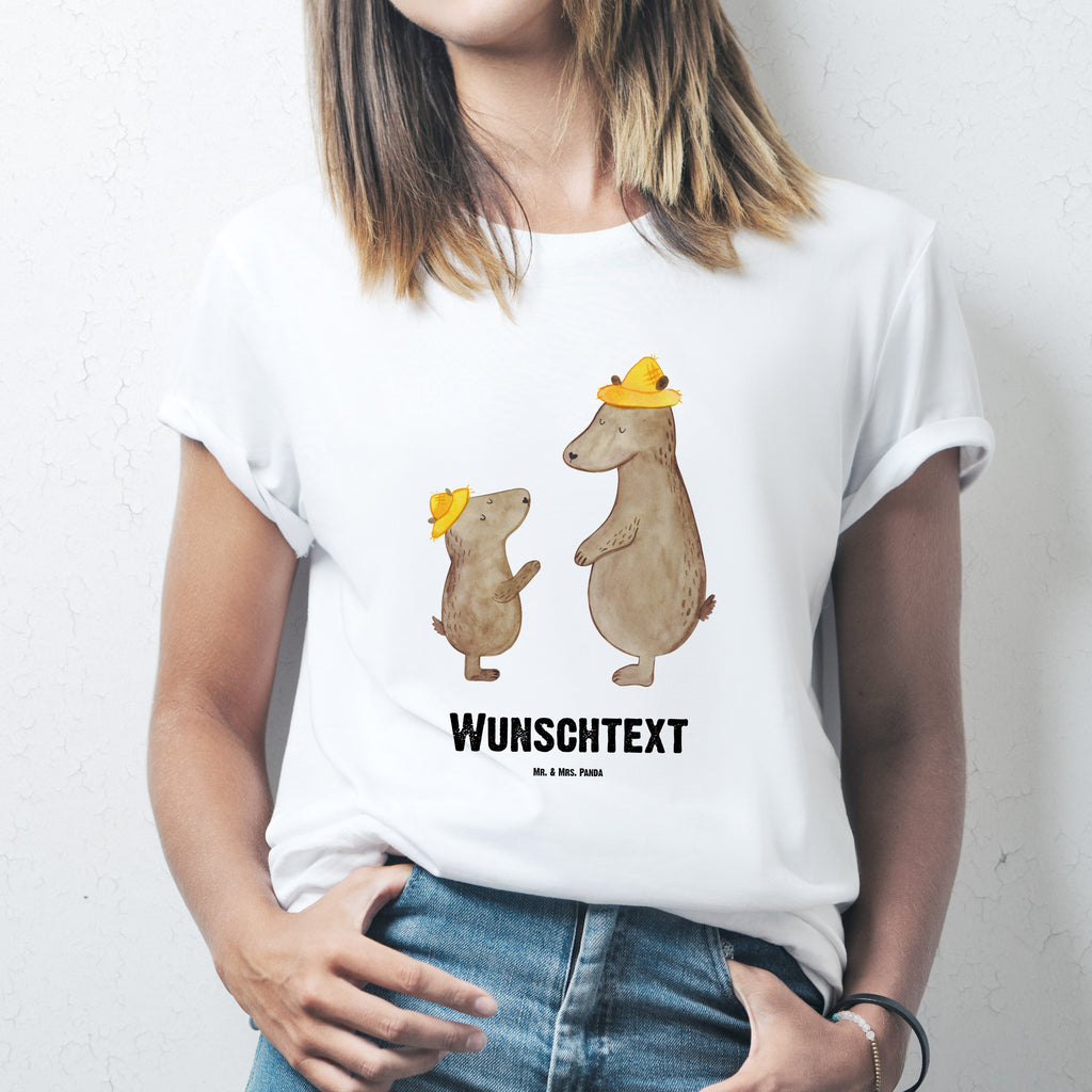 Personalisiertes T-Shirt Bären mit Hut T-Shirt, Shirt, Tshirt, Lustiges T-Shirt, T-Shirt mit Spruch, Party, Junggesellenabschied, Jubiläum, Geburstag, Herrn, Damen, Männer, Frauen, Schlafshirt, Nachthemd, Sprüche, Familie, Vatertag, Muttertag, Bruder, Schwester, Mama, Papa, Oma, Opa, Bär, Bären, Vater, Papi, Paps, Dad, Daddy, Lieblingsmensch, Sohn, Söhne, Kind, Kinder, Vater-Sohn, Family, Vorbild