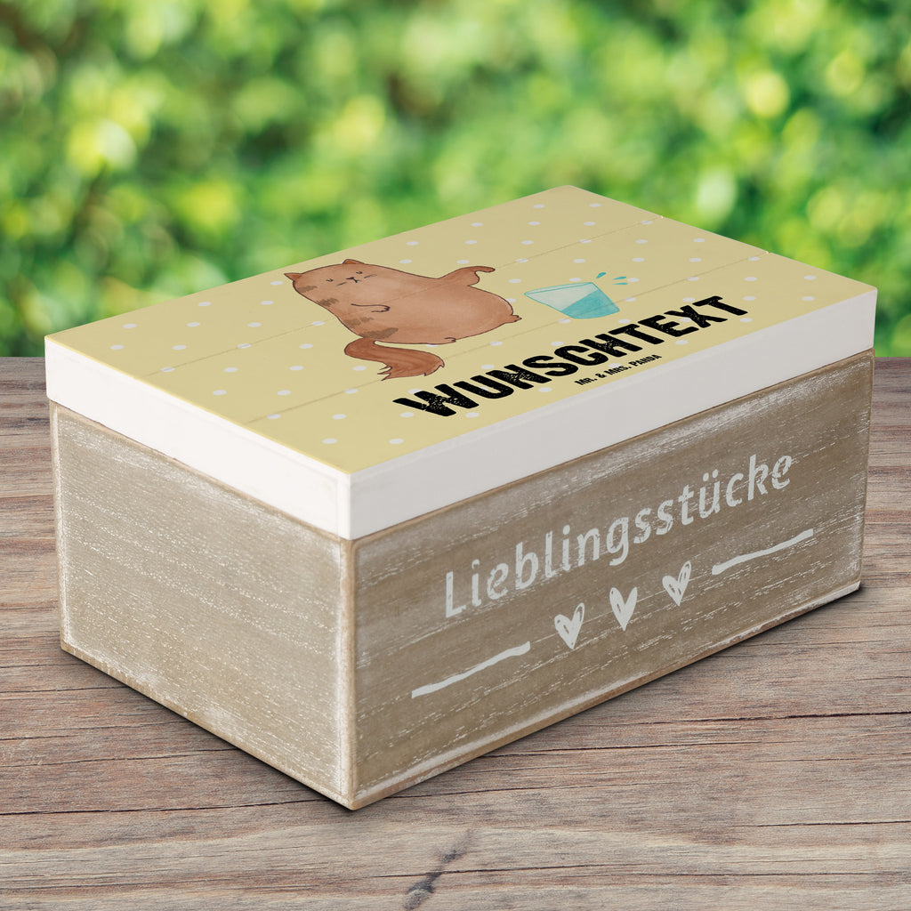 Personalisierte Holzkiste Katze Wasserglas Holzkiste mit Namen, Kiste mit Namen, Schatzkiste mit Namen, Truhe mit Namen, Schatulle mit Namen, Erinnerungsbox mit Namen, Erinnerungskiste, mit Namen, Dekokiste mit Namen, Aufbewahrungsbox mit Namen, Holzkiste Personalisiert, Kiste Personalisiert, Schatzkiste Personalisiert, Truhe Personalisiert, Schatulle Personalisiert, Erinnerungsbox Personalisiert, Erinnerungskiste Personalisiert, Dekokiste Personalisiert, Aufbewahrungsbox Personalisiert, Geschenkbox personalisiert, GEschenkdose personalisiert, Katze, Katzenmotiv, Katzenfan, Katzendeko, Katzenfreund, Katzenliebhaber, Katzenprodukte, Katzenartikel, Katzenaccessoires, Katzensouvenirs, Katzenliebhaberprodukte, Katzenmotive, Katzen, Kater, Mietze, Cat, Cats, Katzenhalter, Katzenbesitzerin, Haustier, Wasser, Glas