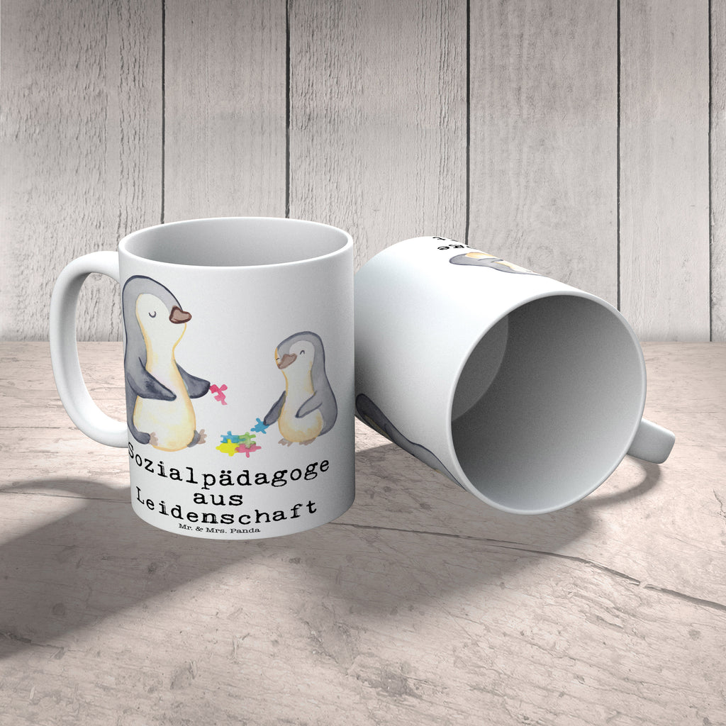 Tasse Sozialpädagoge aus Leidenschaft Tasse, Kaffeetasse, Teetasse, Becher, Kaffeebecher, Teebecher, Keramiktasse, Porzellantasse, Büro Tasse, Geschenk Tasse, Tasse Sprüche, Tasse Motive, Kaffeetassen, Tasse bedrucken, Designer Tasse, Cappuccino Tassen, Schöne Teetassen, Beruf, Ausbildung, Jubiläum, Abschied, Rente, Kollege, Kollegin, Geschenk, Schenken, Arbeitskollege, Mitarbeiter, Firma, Danke, Dankeschön