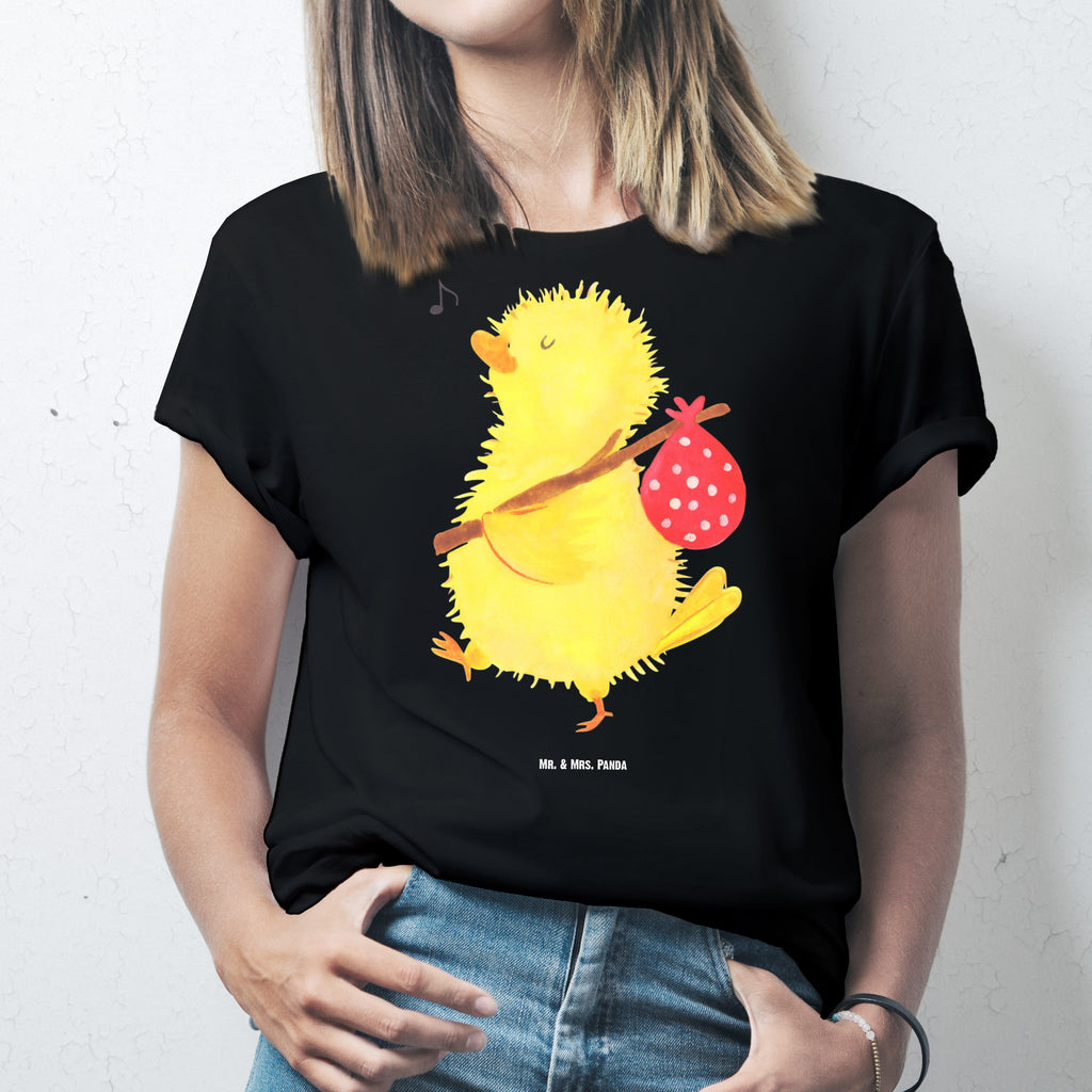 T-Shirt Standard Küken Wanderer T-Shirt, Shirt, Tshirt, Lustiges T-Shirt, T-Shirt mit Spruch, Party, Junggesellenabschied, Jubiläum, Geburstag, Herrn, Damen, Männer, Frauen, Schlafshirt, Nachthemd, Sprüche, Ostern, Osterhase, Ostergeschenke, Osternest, Osterdeko, Geschenke zu Ostern, Ostern Geschenk, Ostergeschenke Kinder, Ostern Kinder, Küken, Osterei, Ostereier, Ei, Frühlingsgefühle, Freude, Grüße, liebe Grüße, Frohe Ostern, Ostergrüße, Flausen, Wunder, Reisen, Weltenbummler, Zeit, Zeitmanagement, Backpacker