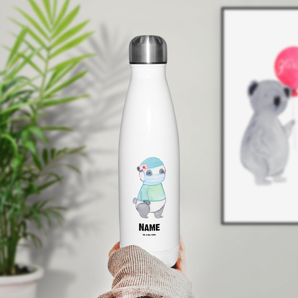 Personalisierte Thermosflasche Operationsassistentin mit Herz Personalisierte Isolierflasche, Personalisierte Thermoflasche, Personalisierte Trinkflasche, Trinkflasche Mit Namen, Wunschname, Bedrucken, Namensflasche, Beruf, Ausbildung, Jubiläum, Abschied, Rente, Kollege, Kollegin, Geschenk, Schenken, Arbeitskollege, Mitarbeiter, Firma, Danke, Dankeschön, Operationsassistentin, Operationstechnische Assistentin, OTA, OP Assistentin, Operationsassistenz