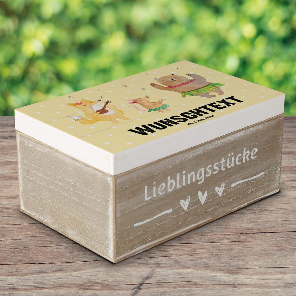 Personalisierte Holzkiste Waldtiere Aloha Holzkiste mit Namen, Kiste mit Namen, Schatzkiste mit Namen, Truhe mit Namen, Schatulle mit Namen, Erinnerungsbox mit Namen, Erinnerungskiste, mit Namen, Dekokiste mit Namen, Aufbewahrungsbox mit Namen, Holzkiste Personalisiert, Kiste Personalisiert, Schatzkiste Personalisiert, Truhe Personalisiert, Schatulle Personalisiert, Erinnerungsbox Personalisiert, Erinnerungskiste Personalisiert, Dekokiste Personalisiert, Aufbewahrungsbox Personalisiert, Geschenkbox personalisiert, GEschenkdose personalisiert, Tiermotive, Gute Laune, lustige Sprüche, Tiere, Wald, Waldtiere, Musik, Aloha, Bär, Hase, Igel, Tanzen, Leben, Lachen