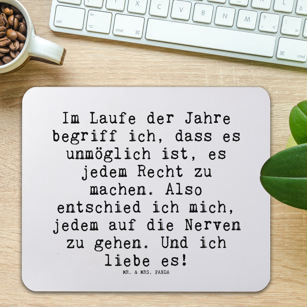 Mauspad Sprüche und Zitate Im Laufe der Jahre begriff ich, dass es unmöglich ist, es jedem Recht zu machen. Also entschied ich mich, jedem auf die Nerven zu gehen. Und ich liebe es! Mousepad, Computer zubehör, Büroausstattung, PC Zubehör, Arbeitszimmer, Mauspad, Einzigartiges Mauspad, Designer Mauspad, Mausunterlage, Mauspad Büro, Spruch, Sprüche, lustige Sprüche, Weisheiten, Zitate, Spruch Geschenke, Spruch Sprüche Weisheiten Zitate Lustig Weisheit Worte