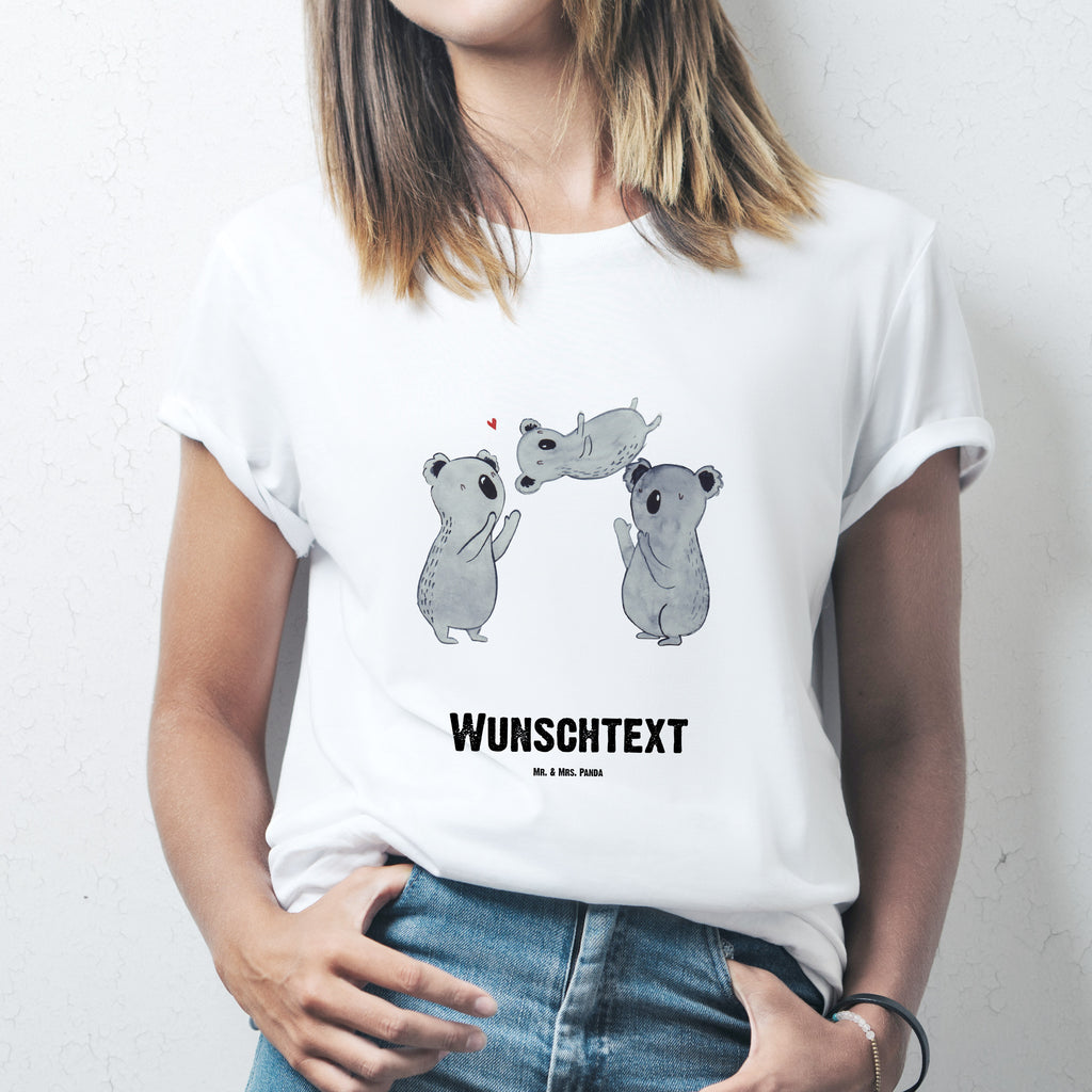 Personalisiertes T-Shirt Koalas Feiern T-Shirt, Shirt, Tshirt, Lustiges T-Shirt, T-Shirt mit Spruch, Party, Junggesellenabschied, Jubiläum, Geburstag, Herrn, Damen, Männer, Frauen, Schlafshirt, Nachthemd, Sprüche, Geburtstag, Geburtstagsgeschenk, Geschenk, Koala, Familie, Kind, Eltern, Herz, Liebe