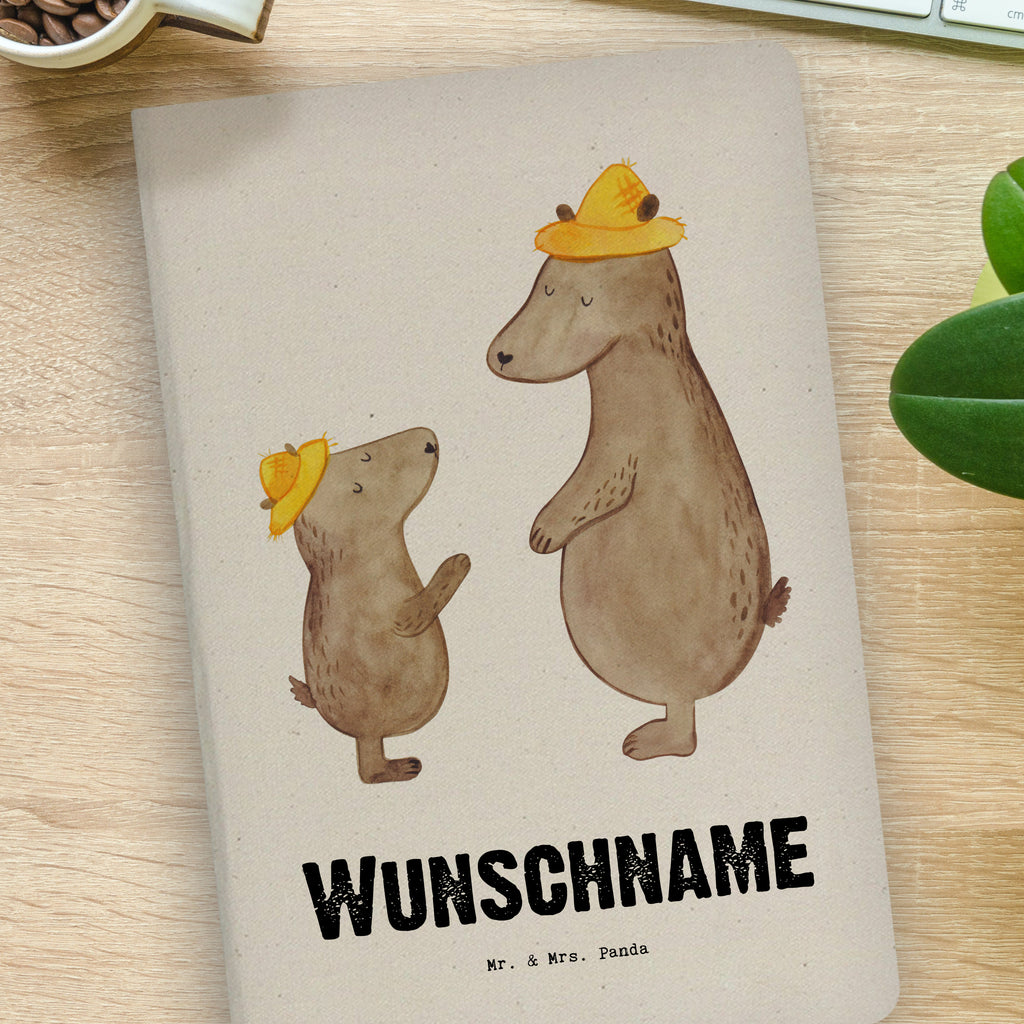 DIN A4 Personalisiertes Notizbuch Bär Bester Vati der Welt Personalisiertes Notizbuch, Notizbuch mit Namen, Notizbuch bedrucken, Personalisierung, Namensbuch, Namen, für, Dankeschön, Geschenk, Schenken, Geburtstag, Geburtstagsgeschenk, Geschenkidee, Danke, Bedanken, Mitbringsel, Freude machen, Geschenktipp, Vater, Papa, Dad, Daddy, Paps, Papi, Vati, Eltern, Geschenk Vater, Mann, Familie, Bester, Kleinigkeit