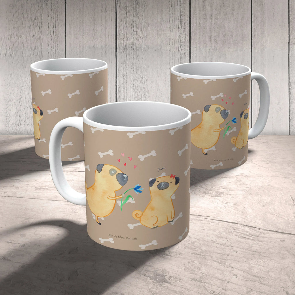 Kindertasse Mops Verliebt Kindertasse, Kinder Tasse, Kunststoff Tasse, Kindergarten Tasse, Trinkbecher, Camping Becher, Kaffeetasse, Kunststoffbecher, Kindergartenbecher, Outdoorgeschirr, Kunststoffgeschirr, Reisebecher, Reisetasse, Kinderbecher, Bruchfeste Tasse, Bruchsichere Tasse, Plastik Tasse, Plastiktasse, Hund, Hundemotiv, Haustier, Hunderasse, Tierliebhaber, Hundebesitzer, Sprüche, Mops, Möpse, Hundeliebe, verliebt, Liebe, Liebesspruch. Verlobt, Geschenk Freund, Partner