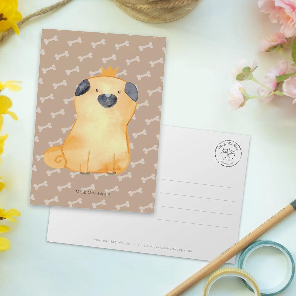 Postkarte Mops Krone Postkarte, Karte, Geschenkkarte, Grußkarte, Einladung, Ansichtskarte, Geburtstagskarte, Einladungskarte, Dankeskarte, Ansichtskarten, Einladung Geburtstag, Einladungskarten Geburtstag, Hund, Hundemotiv, Haustier, Hunderasse, Tierliebhaber, Hundebesitzer, Sprüche, Mops, allergisch, kinderlos, Hausregel, Hundebesitzer. Spruch, lustig