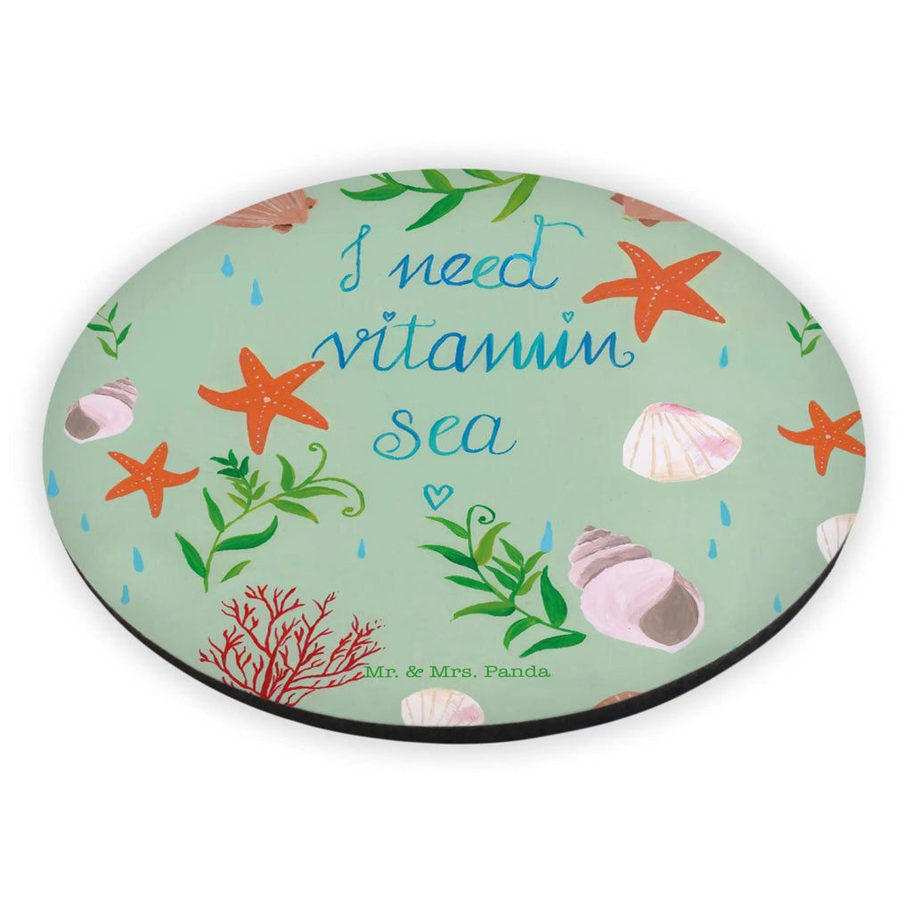 Rund Magnet Vitamin Sea Kühlschrankmagnet, Pinnwandmagnet, Souvenir Magnet, Motivmagnete, Dekomagnet, Whiteboard Magnet, Notiz Magnet, Kühlschrank Dekoration, Blumen Deko, Frühlings Deko, Sommer Deko, Dekoration, positive Botschaft, Naturliebhaber, Outdoor, Natur, Abenteuer, Vitamin Sea, See, Schwimmen Spruch, Schwimmer Geschenk, Strand Urlaub, Wasserratte Geschenk, Urlaub am Meer