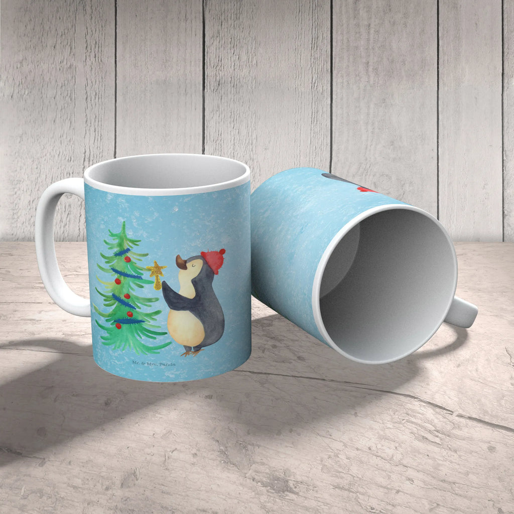 Tasse Pinguin Weihnachtsbaum Tasse, Kaffeetasse, Teetasse, Becher, Kaffeebecher, Teebecher, Keramiktasse, Porzellantasse, Büro Tasse, Geschenk Tasse, Tasse Sprüche, Tasse Motive, Kaffeetassen, Tasse bedrucken, Designer Tasse, Cappuccino Tassen, Schöne Teetassen, Winter, Weihnachten, Weihnachtsdeko, Nikolaus, Advent, Heiligabend, Wintermotiv, Pinguin