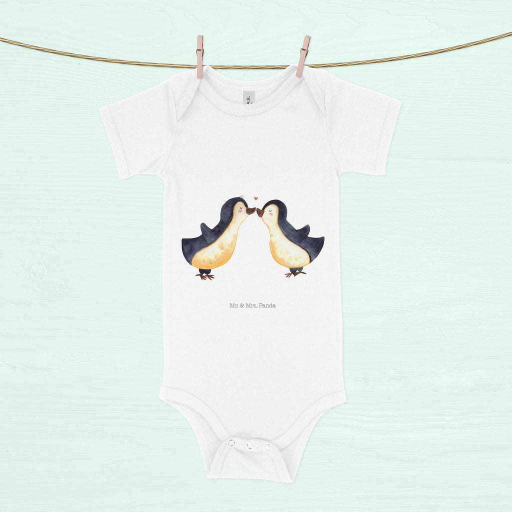 Organic Baby Body Pinguin Liebe Babykleidung, Babystrampler, Strampler, Wickelbody, Baby Erstausstattung, Junge, Mädchen, Liebe, Partner, Freund, Freundin, Ehemann, Ehefrau, Heiraten, Verlobung, Heiratsantrag, Liebesgeschenk, Jahrestag, Hocheitstag, Pinguin, Pinguine, Pinguin Paar, Pinguinpaar, Pinguin Liebe, Paar, Pärchen. Liebespaar, Liebesbeweis, Liebesspruch, Hochzeitstag, Geschenk Freund, Geschenk Freundin, Verlobte, Verlobter, Love, Geschenk Hochzeitstag, Geschenkidee, Hochzeit, Gastgeschenk