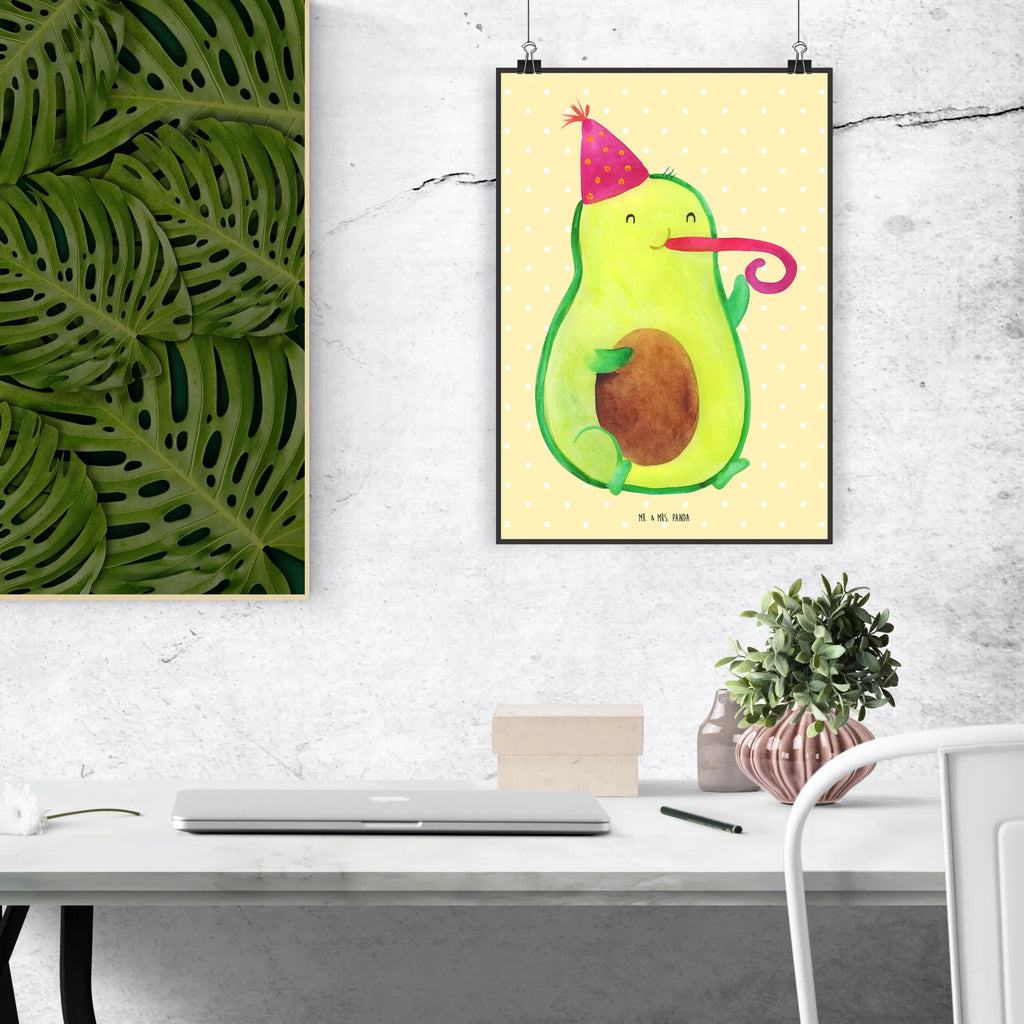 Poster Avocado Partyhupe Poster, Wandposter, Bild, Wanddeko, Küchenposter, Kinderposter, Wanddeko Bild, Raumdekoration, Wanddekoration, Handgemaltes Poster, Mr. & Mrs. Panda Poster, Designposter, Kunstdruck, Posterdruck, Avocado, Veggie, Vegan, Gesund, Party, Feierlichkeit, Feier, Fete, Geburtstag, Gute Laune, Tröte