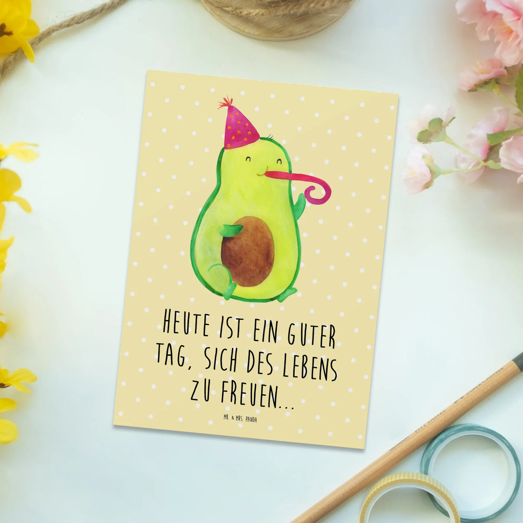 Postkarte Avocado Partyhupe Postkarte, Karte, Geschenkkarte, Grußkarte, Einladung, Ansichtskarte, Geburtstagskarte, Einladungskarte, Dankeskarte, Ansichtskarten, Einladung Geburtstag, Einladungskarten Geburtstag, Avocado, Veggie, Vegan, Gesund, Party, Feierlichkeit, Feier, Fete, Geburtstag, Gute Laune, Tröte