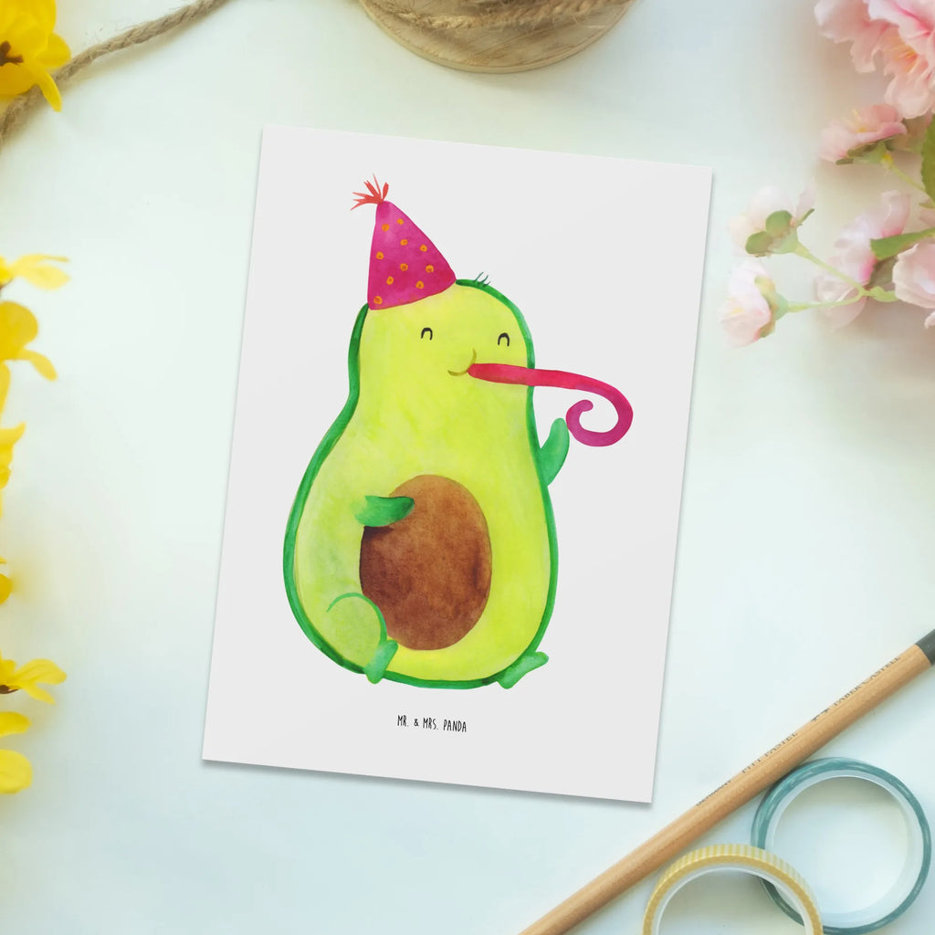 Postkarte Avocado Partyhupe Postkarte, Karte, Geschenkkarte, Grußkarte, Einladung, Ansichtskarte, Geburtstagskarte, Einladungskarte, Dankeskarte, Ansichtskarten, Einladung Geburtstag, Einladungskarten Geburtstag, Avocado, Veggie, Vegan, Gesund, Party, Feierlichkeit, Feier, Fete, Geburtstag, Gute Laune, Tröte