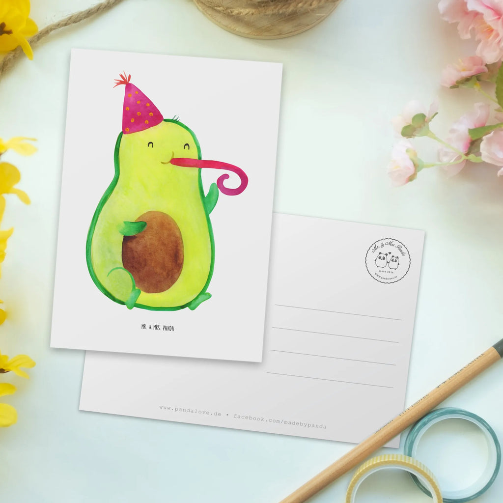 Postkarte Avocado Partyhupe Postkarte, Karte, Geschenkkarte, Grußkarte, Einladung, Ansichtskarte, Geburtstagskarte, Einladungskarte, Dankeskarte, Ansichtskarten, Einladung Geburtstag, Einladungskarten Geburtstag, Avocado, Veggie, Vegan, Gesund, Party, Feierlichkeit, Feier, Fete, Geburtstag, Gute Laune, Tröte