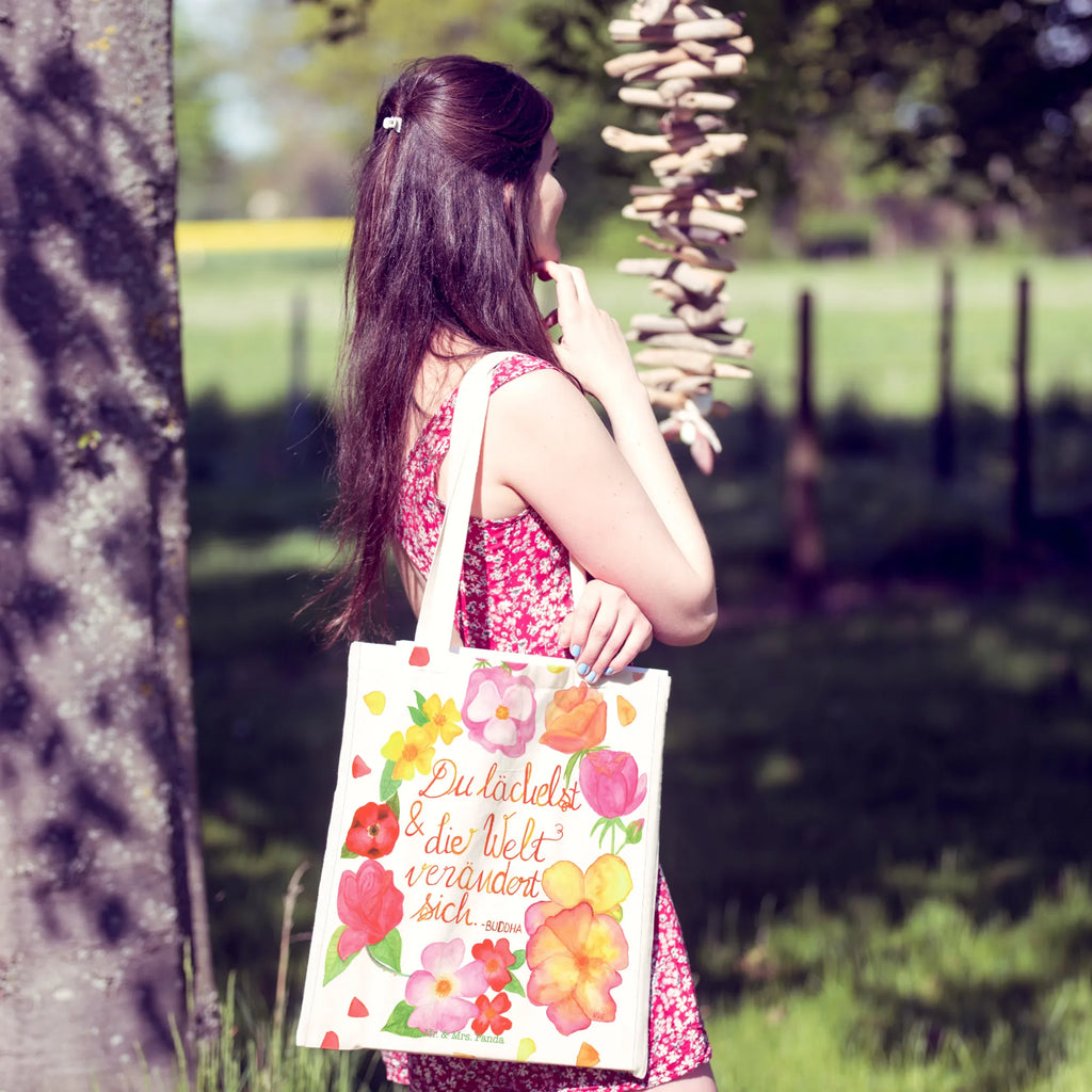 Einkaufstasche Du Lächelst Tragetasche, Tasche, Beutel, Stofftasche, Baumwolltasche, Umhängetasche, Shopper, Einkaufstasche, Beuteltasche, Blumen Deko, Frühlings Deko, Sommer Deko, Dekoration, positive Botschaft, Naturliebhaber, Outdoor, Natur, Abenteuer, Lächele, Welt verändert sich, Zitat Buddha, Lachen Spruch, glücklich sein, Zitat schön, Geschenk Freundin, Spruch positiv