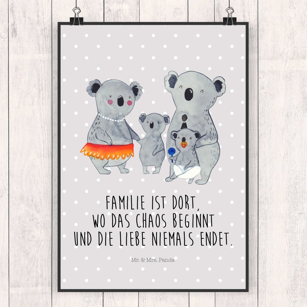 Poster Koala Familie Poster, Wandposter, Bild, Wanddeko, Küchenposter, Kinderposter, Wanddeko Bild, Raumdekoration, Wanddekoration, Handgemaltes Poster, Mr. & Mrs. Panda Poster, Designposter, Kunstdruck, Posterdruck, Familie, Vatertag, Muttertag, Bruder, Schwester, Mama, Papa, Oma, Opa, Koala, Koalas, Family, Kinder, Geschwister, Familienleben