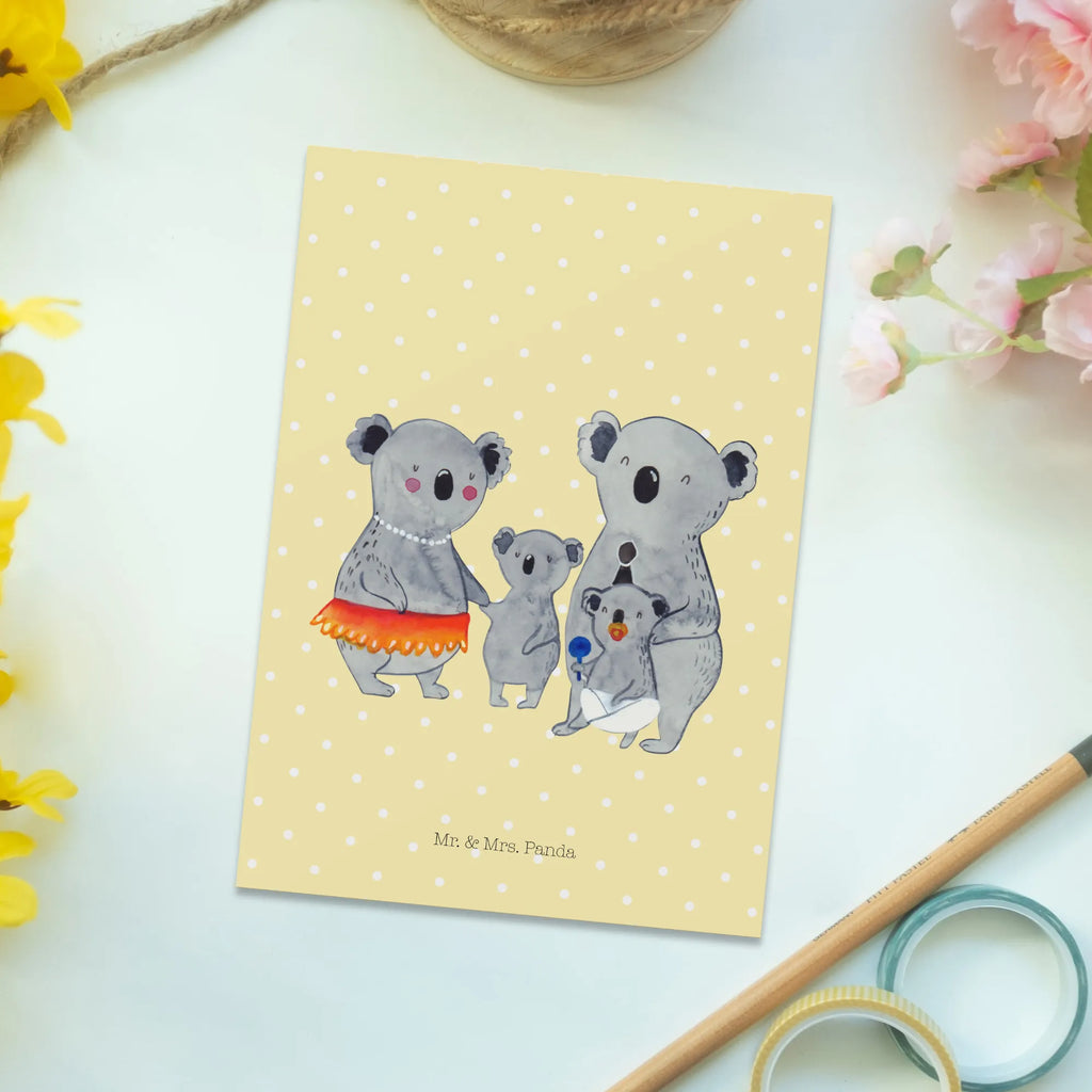 Postkarte Koala Familie Postkarte, Karte, Geschenkkarte, Grußkarte, Einladung, Ansichtskarte, Geburtstagskarte, Einladungskarte, Dankeskarte, Ansichtskarten, Einladung Geburtstag, Einladungskarten Geburtstag, Familie, Vatertag, Muttertag, Bruder, Schwester, Mama, Papa, Oma, Opa, Koala, Koalas, Family, Kinder, Geschwister, Familienleben