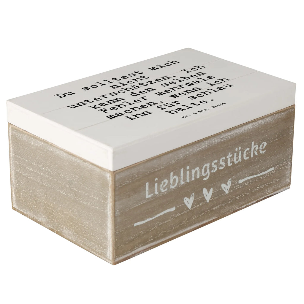 Holzkiste Sprüche und Zitate Du solltest mich nicht unterschätzen. Ich kann den selben Fehler mehrmals machen, wenn ich ihn für schlau halte. Holzkiste, Kiste, Schatzkiste, Truhe, Schatulle, XXL, Erinnerungsbox, Erinnerungskiste, Dekokiste, Aufbewahrungsbox, Geschenkbox, Geschenkdose, Spruch, Sprüche, lustige Sprüche, Weisheiten, Zitate, Spruch Geschenke, Spruch Sprüche Weisheiten Zitate Lustig Weisheit Worte