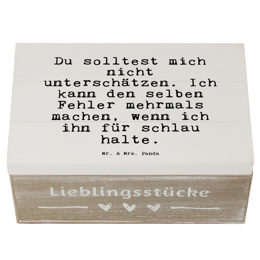 Holzkiste Sprüche und Zitate Du solltest mich nicht unterschätzen. Ich kann den selben Fehler mehrmals machen, wenn ich ihn für schlau halte. Holzkiste, Kiste, Schatzkiste, Truhe, Schatulle, XXL, Erinnerungsbox, Erinnerungskiste, Dekokiste, Aufbewahrungsbox, Geschenkbox, Geschenkdose, Spruch, Sprüche, lustige Sprüche, Weisheiten, Zitate, Spruch Geschenke, Spruch Sprüche Weisheiten Zitate Lustig Weisheit Worte