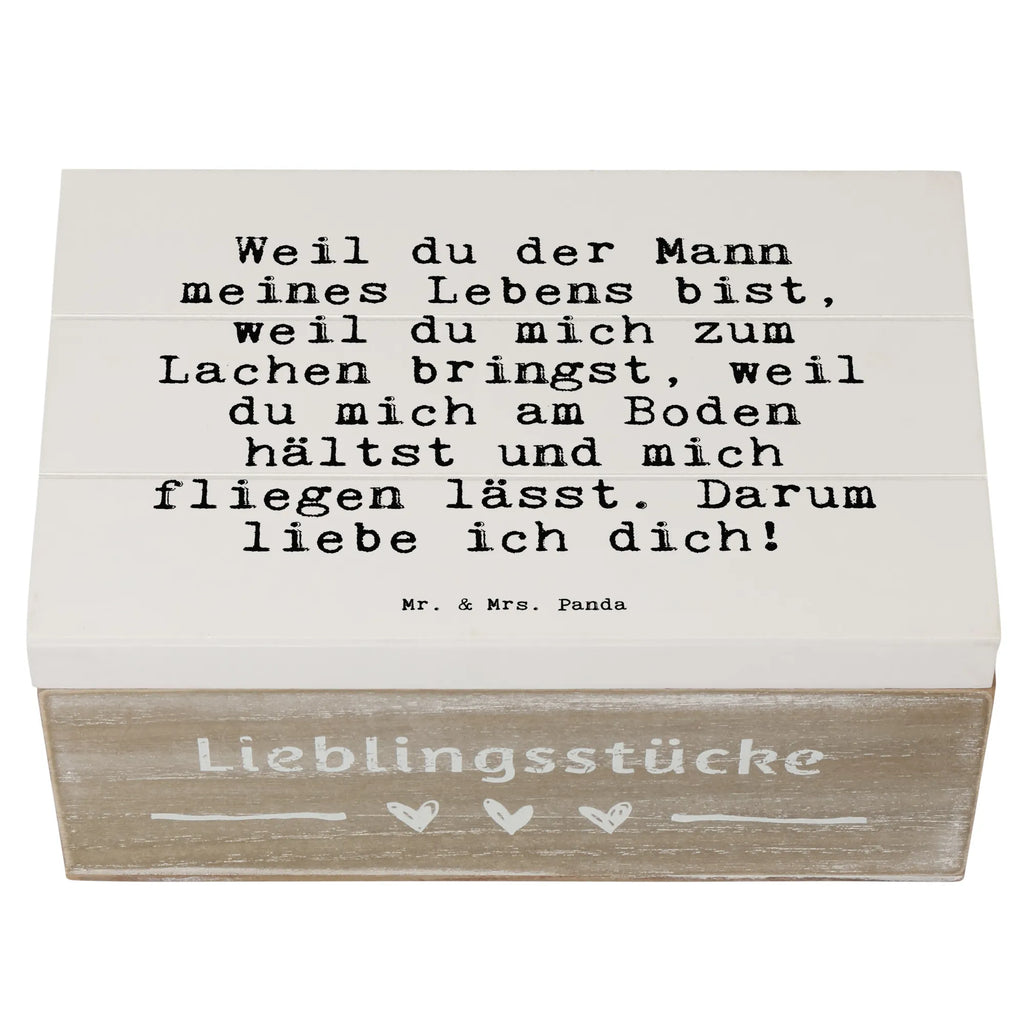 Holzkiste Sprüche und Zitate Weil du der Mann meines Lebens bist, weil du mich zum Lachen bringst, weil du mich am Boden hältst und mich fliegen lässt. Darum liebe ich dich! Holzkiste, Kiste, Schatzkiste, Truhe, Schatulle, XXL, Erinnerungsbox, Erinnerungskiste, Dekokiste, Aufbewahrungsbox, Geschenkbox, Geschenkdose, Spruch, Sprüche, lustige Sprüche, Weisheiten, Zitate, Spruch Geschenke, Spruch Sprüche Weisheiten Zitate Lustig Weisheit Worte