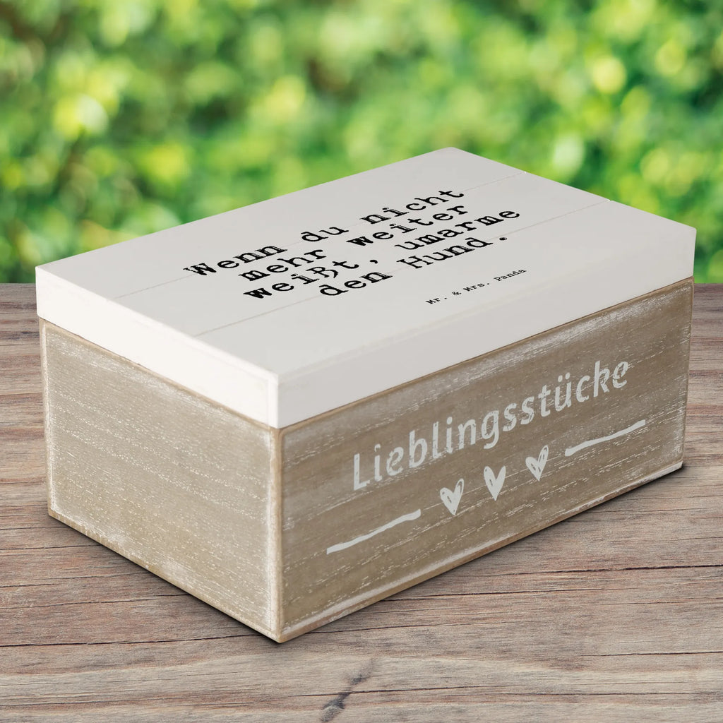 Holzkiste Sprüche und Zitate Wenn du nicht mehr weiter weißt, umarme den Hund. Holzkiste, Kiste, Schatzkiste, Truhe, Schatulle, XXL, Erinnerungsbox, Erinnerungskiste, Dekokiste, Aufbewahrungsbox, Geschenkbox, Geschenkdose, Spruch, Sprüche, lustige Sprüche, Weisheiten, Zitate, Spruch Geschenke, Spruch Sprüche Weisheiten Zitate Lustig Weisheit Worte