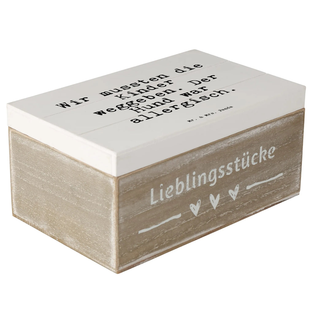 Holzkiste Sprüche und Zitate Wir mussten die Kinder weggeben. Der Hund war allergisch. Holzkiste, Kiste, Schatzkiste, Truhe, Schatulle, XXL, Erinnerungsbox, Erinnerungskiste, Dekokiste, Aufbewahrungsbox, Geschenkbox, Geschenkdose, Spruch, Sprüche, lustige Sprüche, Weisheiten, Zitate, Spruch Geschenke, Spruch Sprüche Weisheiten Zitate Lustig Weisheit Worte