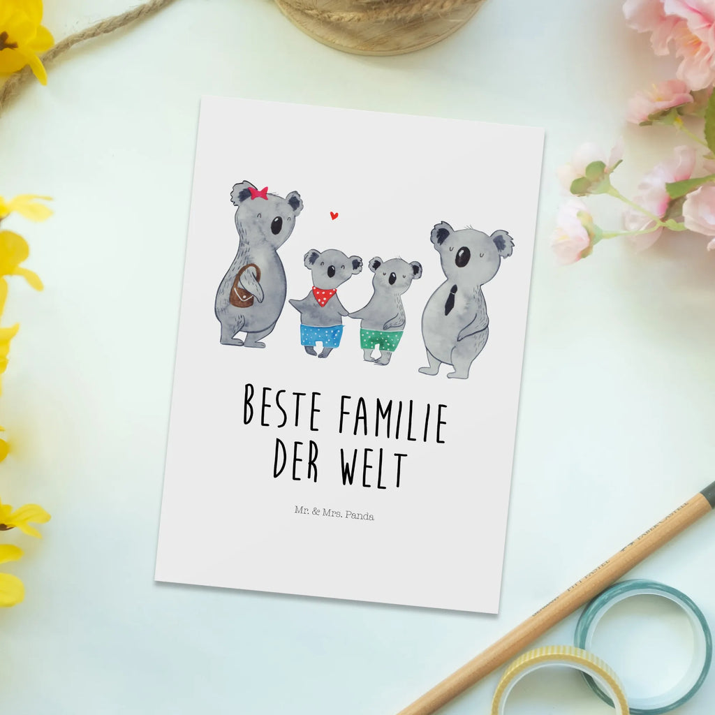 Postkarte Koala Familie zwei Postkarte, Karte, Geschenkkarte, Grußkarte, Einladung, Ansichtskarte, Geburtstagskarte, Einladungskarte, Dankeskarte, Ansichtskarten, Einladung Geburtstag, Einladungskarten Geburtstag, Familie, Vatertag, Muttertag, Bruder, Schwester, Mama, Papa, Oma, Opa, Koala, Koalabär, beste Familie, Familienzeit, Familienleben, Koalafamilie, Lieblingsfamilie