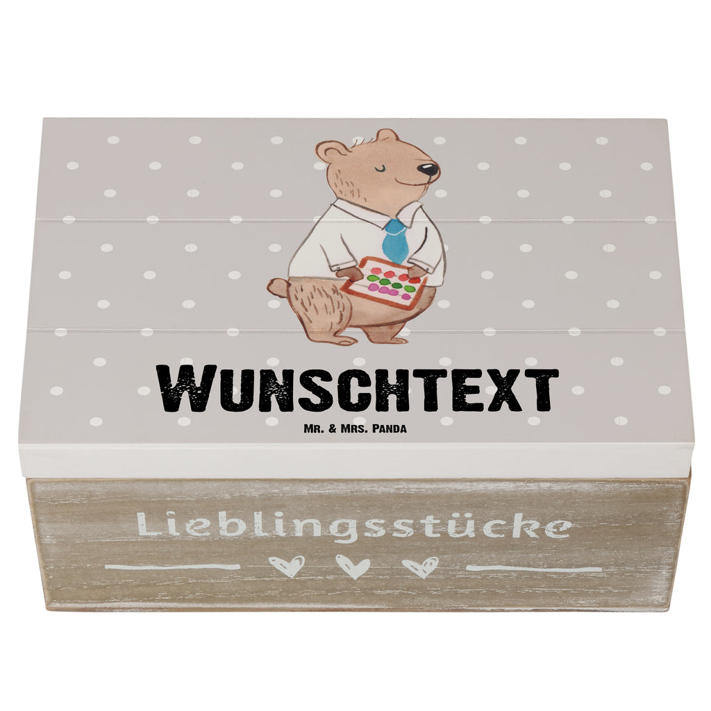 Personalisierte Holzkiste Bankangestellter Herz Holzkiste mit Namen, Kiste mit Namen, Schatzkiste mit Namen, Truhe mit Namen, Schatulle mit Namen, Erinnerungsbox mit Namen, Erinnerungskiste, mit Namen, Dekokiste mit Namen, Aufbewahrungsbox mit Namen, Holzkiste Personalisiert, Kiste Personalisiert, Schatzkiste Personalisiert, Truhe Personalisiert, Schatulle Personalisiert, Erinnerungsbox Personalisiert, Erinnerungskiste Personalisiert, Dekokiste Personalisiert, Aufbewahrungsbox Personalisiert, Geschenkbox personalisiert, GEschenkdose personalisiert, Beruf, Ausbildung, Jubiläum, Abschied, Rente, Kollege, Kollegin, Geschenk, Schenken, Arbeitskollege, Mitarbeiter, Firma, Danke, Dankeschön, Bankangestellter, Bankfachmann, Bänker, Bankberater