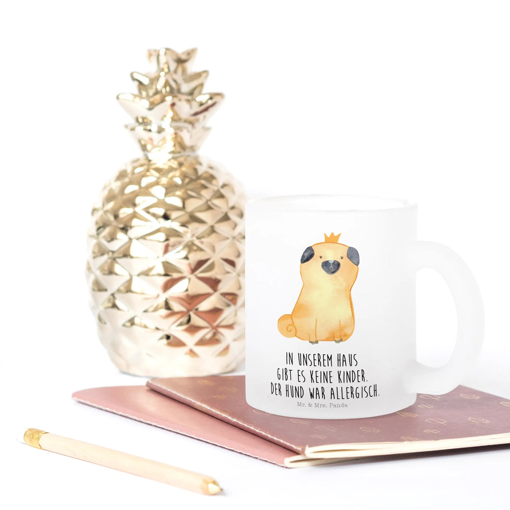 Teetasse Mops Krone Teetasse, Teeglas, Teebecher, Tasse mit Henkel, Tasse, Glas Teetasse, Teetasse aus Glas, Hund, Hundemotiv, Haustier, Hunderasse, Tierliebhaber, Hundebesitzer, Sprüche, Mops, allergisch, kinderlos, Hausregel, Hundebesitzer. Spruch, lustig