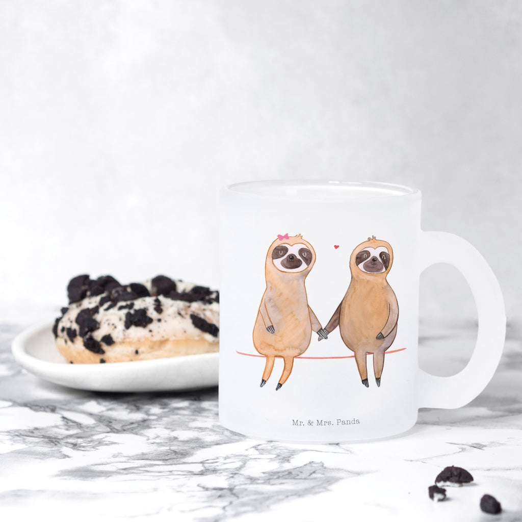 Teetasse Faultier Pärchen Teetasse, Teeglas, Teebecher, Tasse mit Henkel, Tasse, Glas Teetasse, Teetasse aus Glas, Faultier, Faultier Geschenk, Faultier Deko, Faultiere, faul, Lieblingstier, Liebe, Liebespaar, Faultierliebe, Faultierpärchen, verliebt, verlobt, gemeinsam, relaxen, Pärchen, Beziehung, Langsamkeit