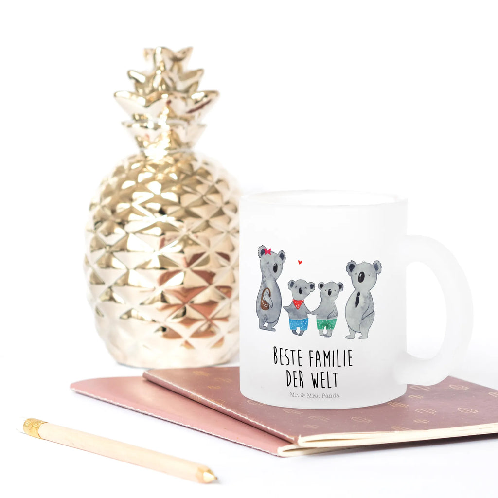 Teetasse Koala Familie zwei Teetasse, Teeglas, Teebecher, Tasse mit Henkel, Tasse, Glas Teetasse, Teetasse aus Glas, Familie, Vatertag, Muttertag, Bruder, Schwester, Mama, Papa, Oma, Opa, Koala, Koalabär, beste Familie, Familienzeit, Familienleben, Koalafamilie, Lieblingsfamilie