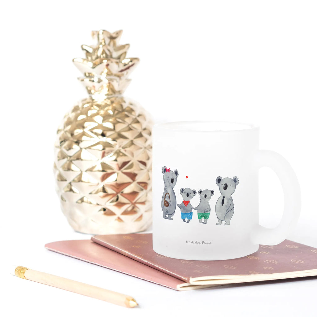 Teetasse Koala Familie zwei Teetasse, Teeglas, Teebecher, Tasse mit Henkel, Tasse, Glas Teetasse, Teetasse aus Glas, Familie, Vatertag, Muttertag, Bruder, Schwester, Mama, Papa, Oma, Opa, Koala, Koalabär, beste Familie, Familienzeit, Familienleben, Koalafamilie, Lieblingsfamilie