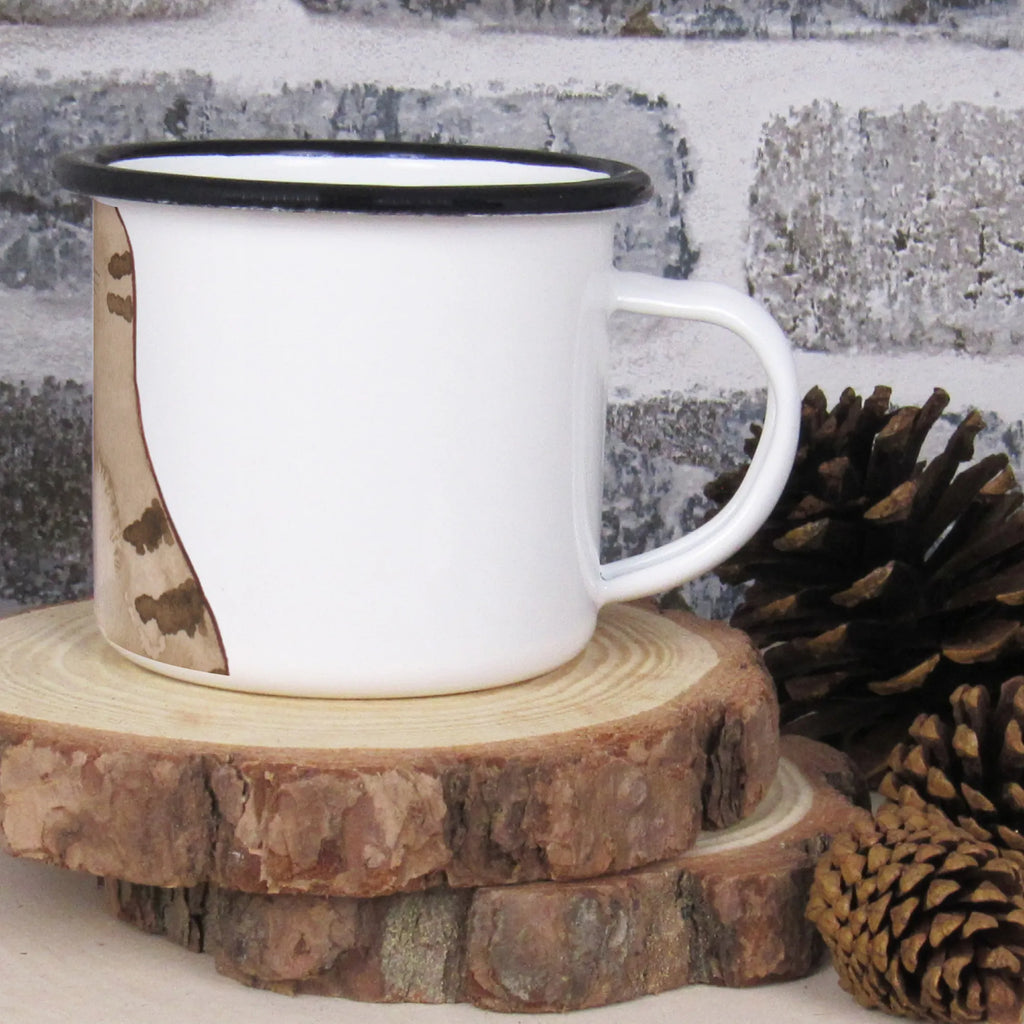 XL Emaille Tasse Katze sitzend XL Emaille Tasse, Metalltasse, Kaffeetasse, Tasse, Becher, Kaffeebecher, Camping, Campingbecher, Tassendruck, Metall-Tasse, Deko-Becher, emailliert, Outdoor Tasse, Trinkbecher, bruchsicher, Emaille-Optik, Motivtasse, Outdoor Kaffeetasse, Katze, Katzenmotiv, Katzenfan, Katzendeko, Katzenfreund, Katzenliebhaber, Katzenprodukte, Katzenartikel, Katzenaccessoires, Katzensouvenirs, Katzenliebhaberprodukte, Katzenmotive, Katzen, Kater, Mietze, Cat, Cats, Katzenhalter, Katzenbesitzerin, Haustier, Katzenliebe, Lebensinhalt, Liebe, Mittelpunkt, Familie