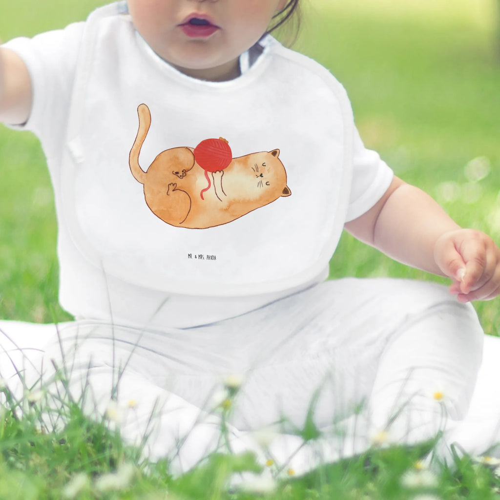 Organic Babylätzchen Katze Wolle Baby, Lätzchen, Spucktuch, Sabberlätzchen, Klettlätzchen, Babygeschenk, Baby Lätzchen, Geschenk für Geburt, Geschenk zur Geburt, Baby Spucktuch, Babyausstattung, Geschenkidee für Babyparty, Katze, Katzenmotiv, Katzenfan, Katzendeko, Katzenfreund, Katzenliebhaber, Katzenprodukte, Katzenartikel, Katzenaccessoires, Katzensouvenirs, Katzenliebhaberprodukte, Katzenmotive, Katzen, Kater, Mietze, Cat, Cats, Katzenhalter, Katzenbesitzerin, Haustier, Wollknäuel, Wolle, Spielen, Spiel, verspielt