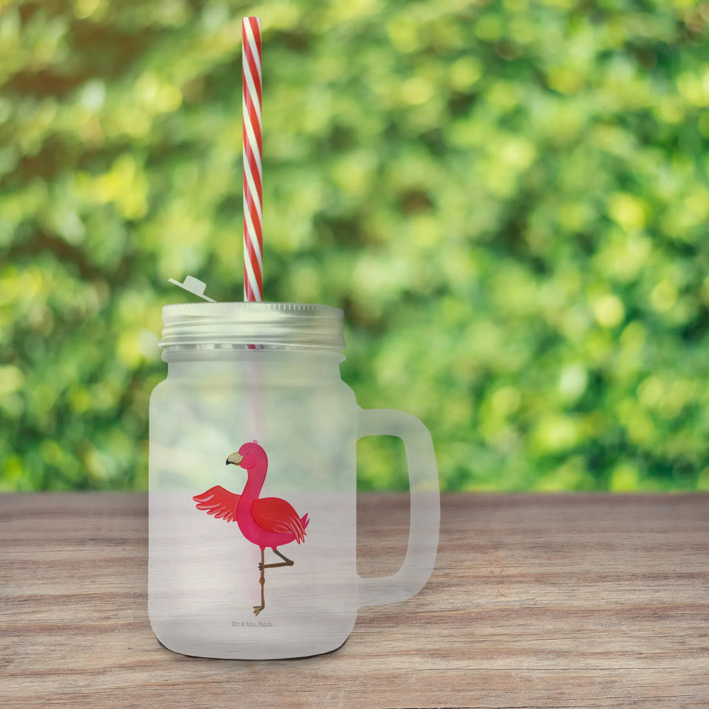 Trinkglas Mason Jar Flamingo Yoga Mason Jar, Glas, Trinkglas, Henkelglas, Sommerglas, Einmachglas, Cocktailglas, Cocktail-Glas, Mason Jar Trinkglas, Satiniertes Glas, Retro-Glas, Strohhalm Glas, Schraubdeckel Glas, Sommerparty Einrichtung, Flamingo, Vogel, Yoga, Namaste, Achtsamkeit, Yoga-Übung, Entspannung, Ärger, Aufregen, Tiefenentspannung