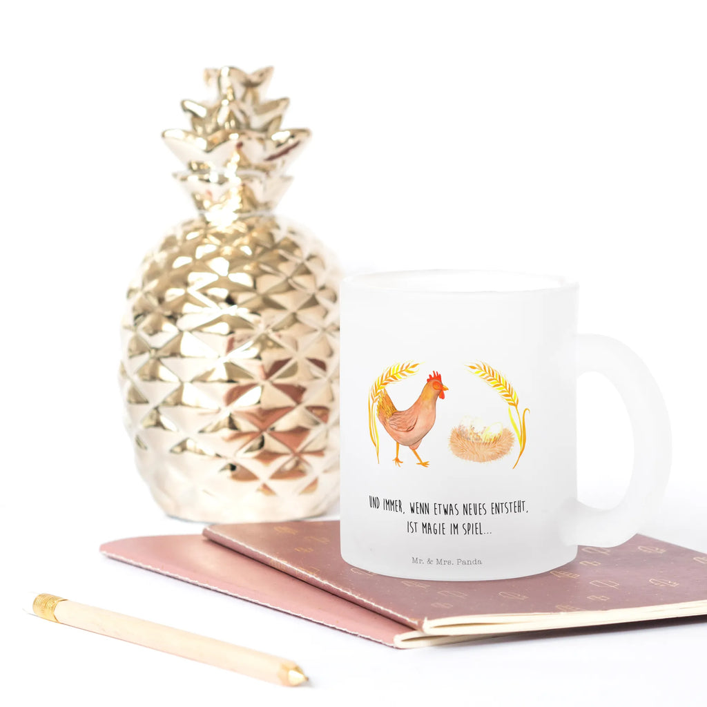 Teetasse Huhn stolz Teetasse, Teeglas, Teebecher, Tasse mit Henkel, Tasse, Glas Teetasse, Teetasse aus Glas, Bauernhof, Hoftiere, Landwirt, Landwirtin, Hahn, Henne, Hühner, Eier, Hof, Landleben, Motivation, Geburt, Magie, Spruch, Schwangerschaft