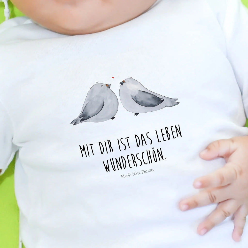 Organic Baby Shirt Turteltauben Liebe Baby T-Shirt, Jungen Baby T-Shirt, Mädchen Baby T-Shirt, Shirt, Liebe, Partner, Freund, Freundin, Ehemann, Ehefrau, Heiraten, Verlobung, Heiratsantrag, Liebesgeschenk, Jahrestag, Hocheitstag, Turteltauben, Turteltäubchen, Tauben, Verliebt, Verlobt, Verheiratet, Geschenk Freundin, Geschenk Freund, Liebesbeweis, Hochzeitstag, Geschenk Hochzeit