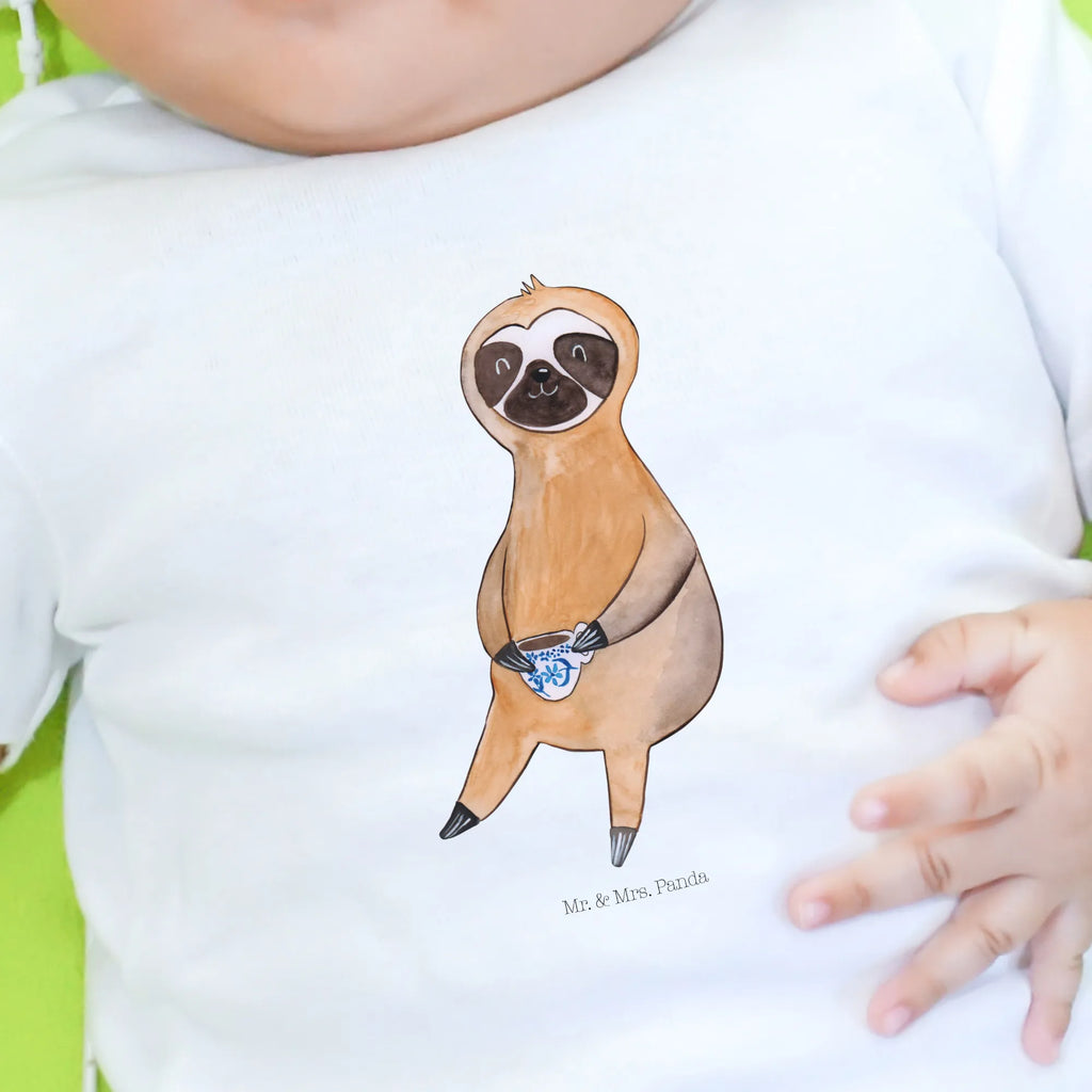 Organic Baby Shirt Faultier Kaffee Baby T-Shirt, Jungen Baby T-Shirt, Mädchen Baby T-Shirt, Shirt, Faultier, Faultier Geschenk, Faultier Deko, Faultiere, faul, Lieblingstier, Kaffee, erster Kaffee, Morgenmuffel, Frühaufsteher, Kaffeetasse, Genießer, Coffee, Kaffeegetränk