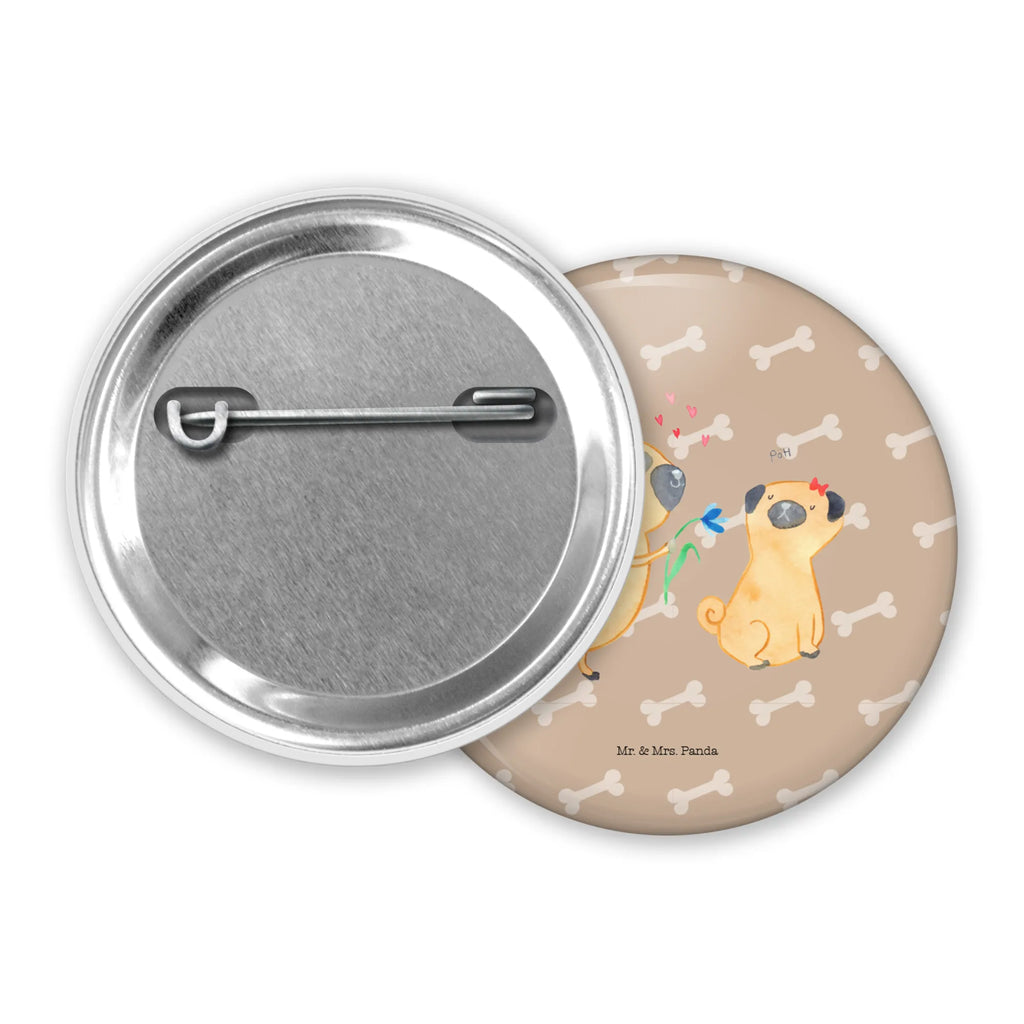 Button Mops verliebt 50mm Button, Button, Pin, Anstecknadel, Hund, Hundemotiv, Haustier, Hunderasse, Tierliebhaber, Hundebesitzer, Sprüche, Mops, Möpse, Hundeliebe, verliebt, Liebe, Liebesspruch. Verlobt, Geschenk Freund, Partner